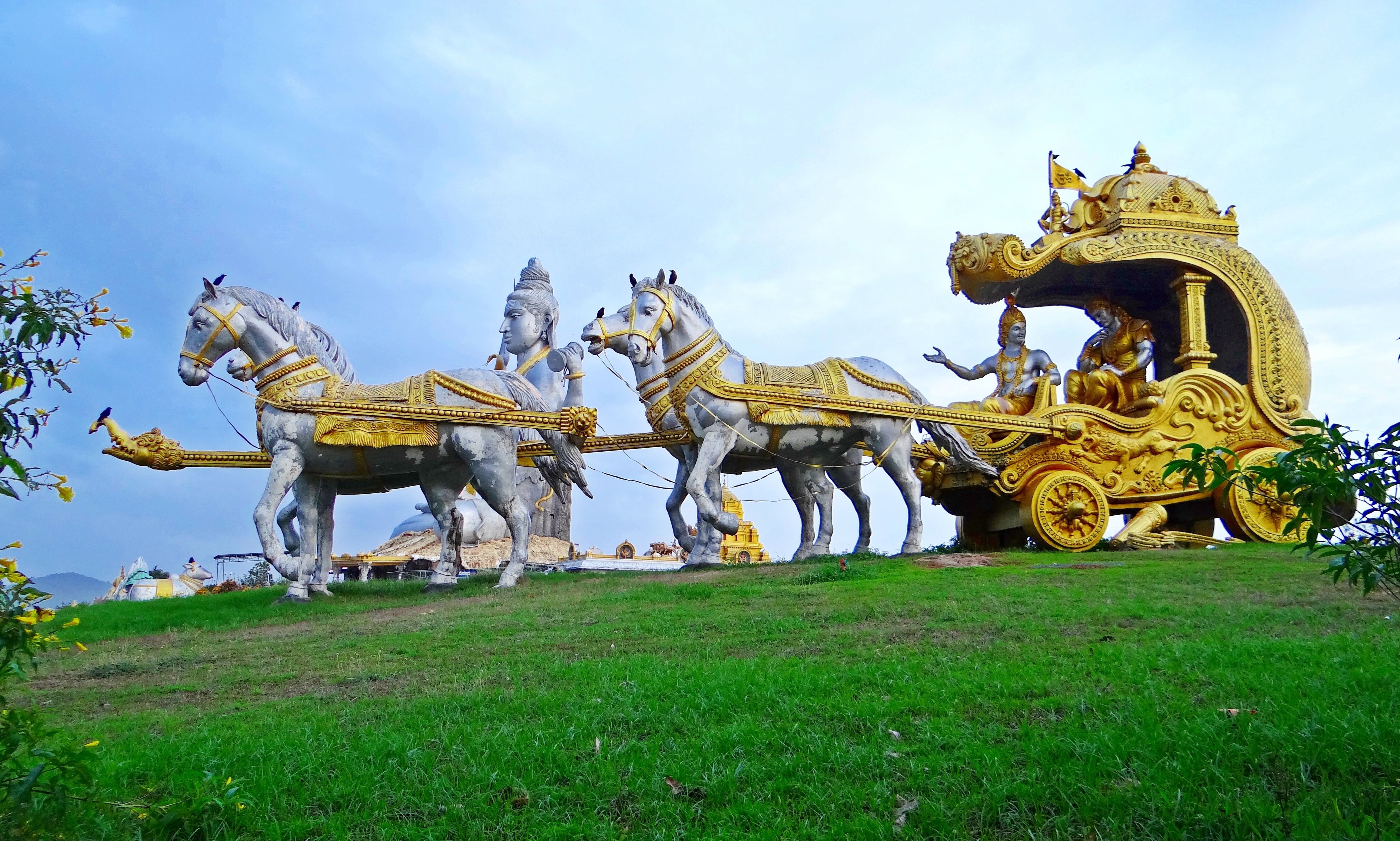 krishna arjuna chariot, karnataka, outdoors, art and craft, murudeshwar, wagon, sanskrit, green color, day, kapidhwaj, representation, people, cloud - sky, HD Wallpaper