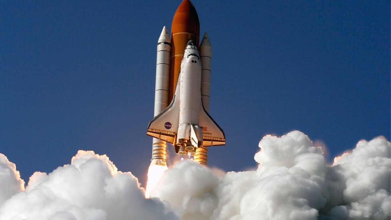 airplane, building exterior, outdoors, white color, white, mode of transportation, transportation, 720P, low angle view, blue, space shuttle, air vehicle, HD Wallpaper