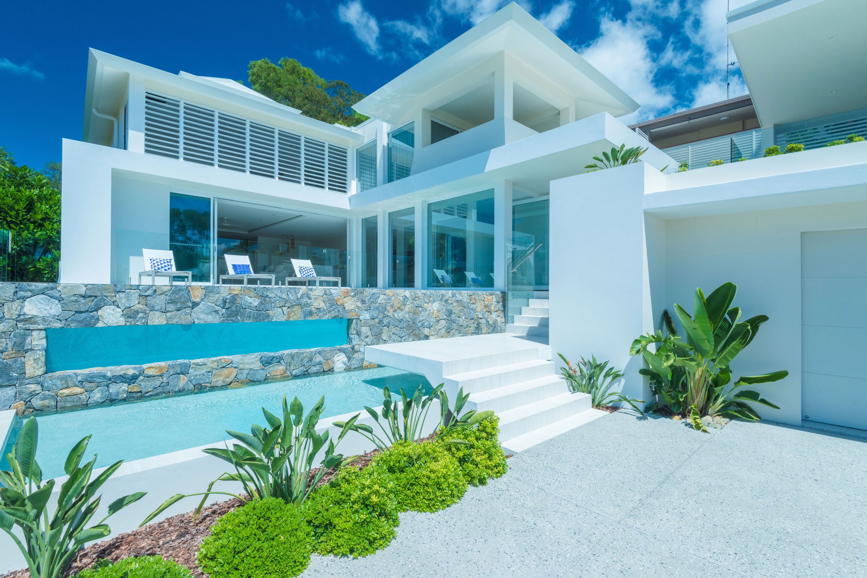 pool, plant, built structure, luxury, house, water, swimming pool, building, modern, day, building exterior, sky, entrance, nature, architecture, 2K, outdoors, HD Wallpaper
