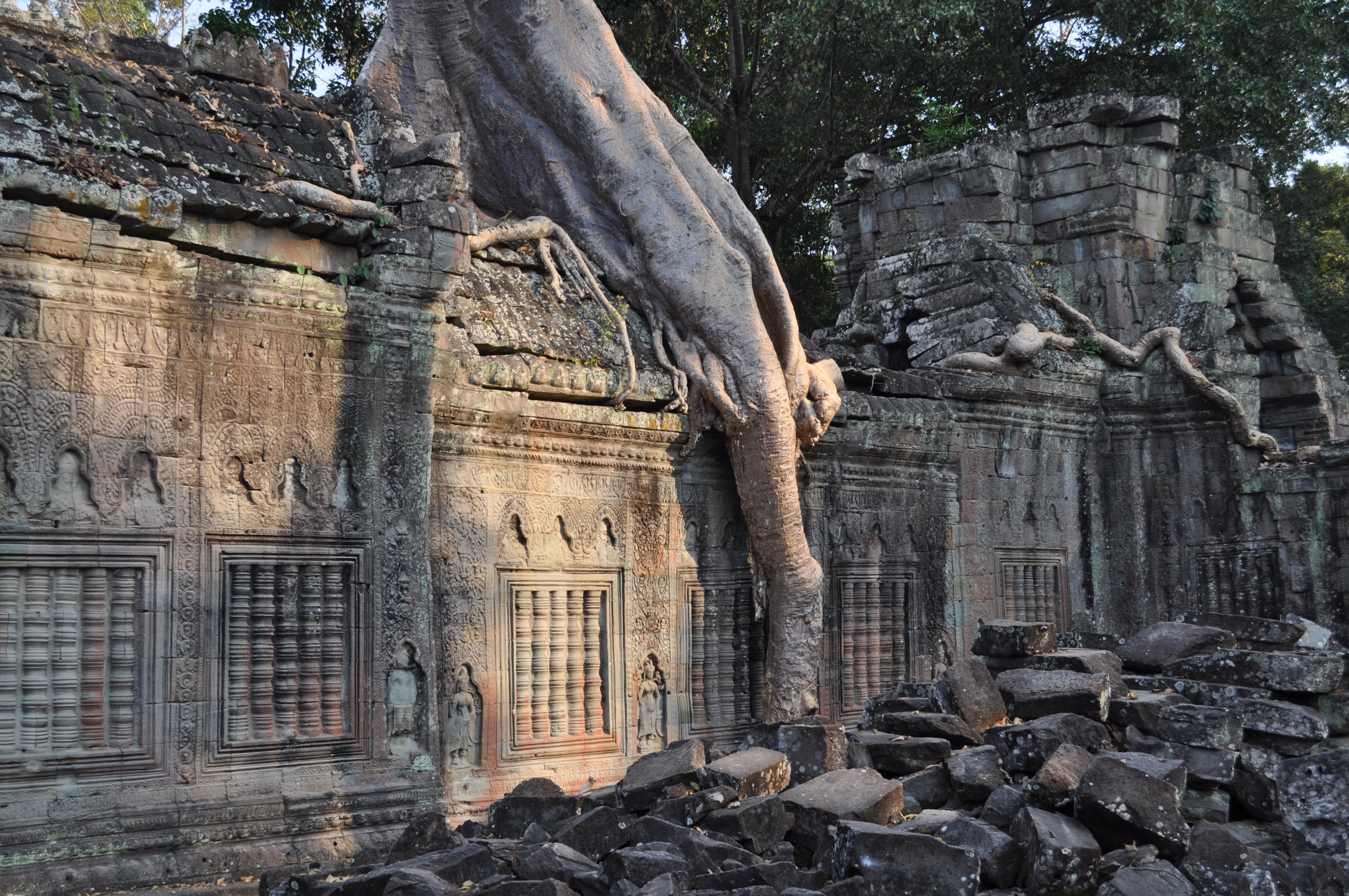 old, spirituality, ruined, deterioration, angkor wat asia, famous Place, human representation, wat, building, ruin, no people, day, architecture, archaeology, HD Wallpaper