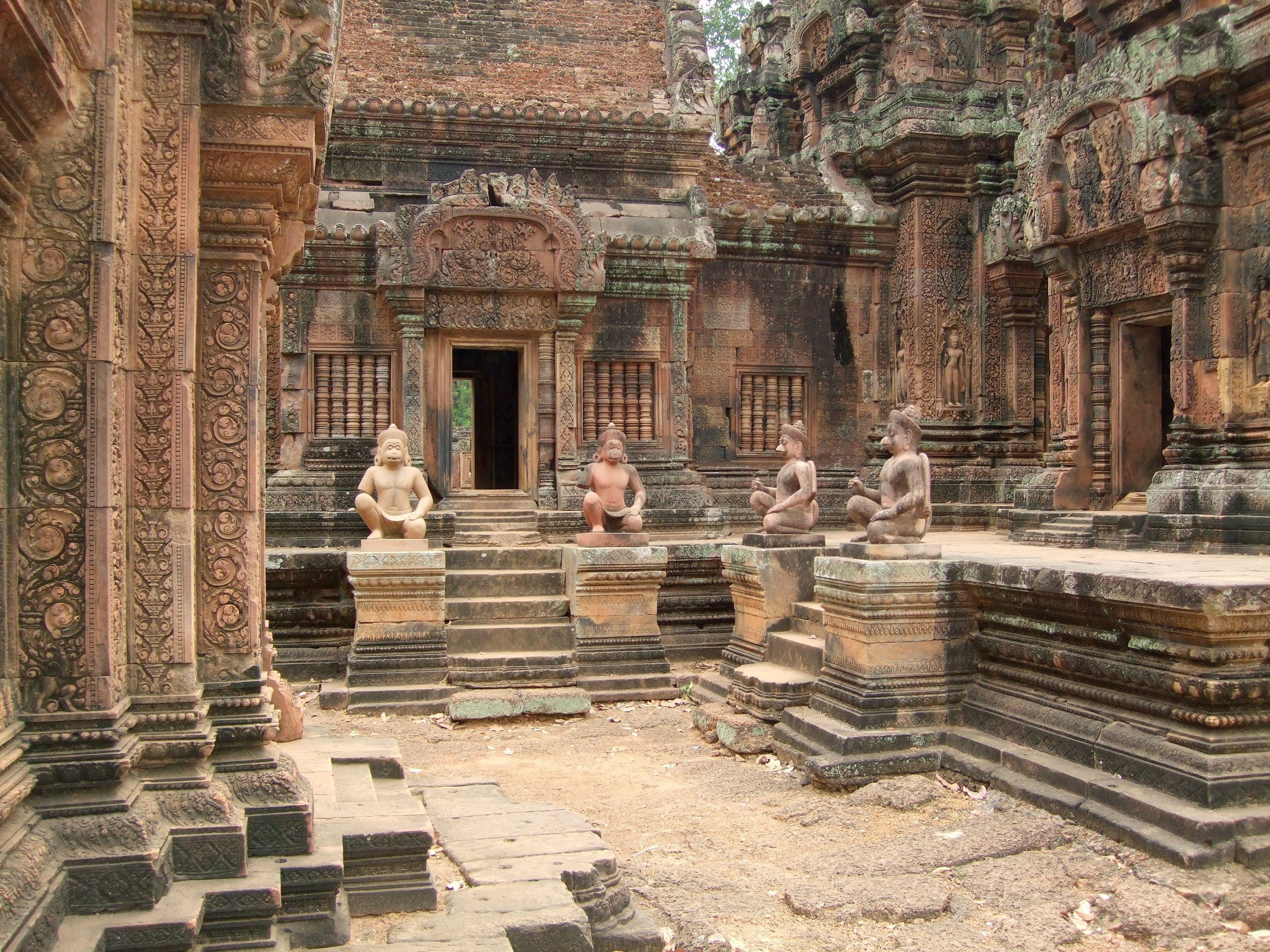 art and craft, building exterior, hinduism, 2K, architecture, belief, tourism, human representation, famous Place, siamreap, the Past, no people, ancient civilization, HD Wallpaper