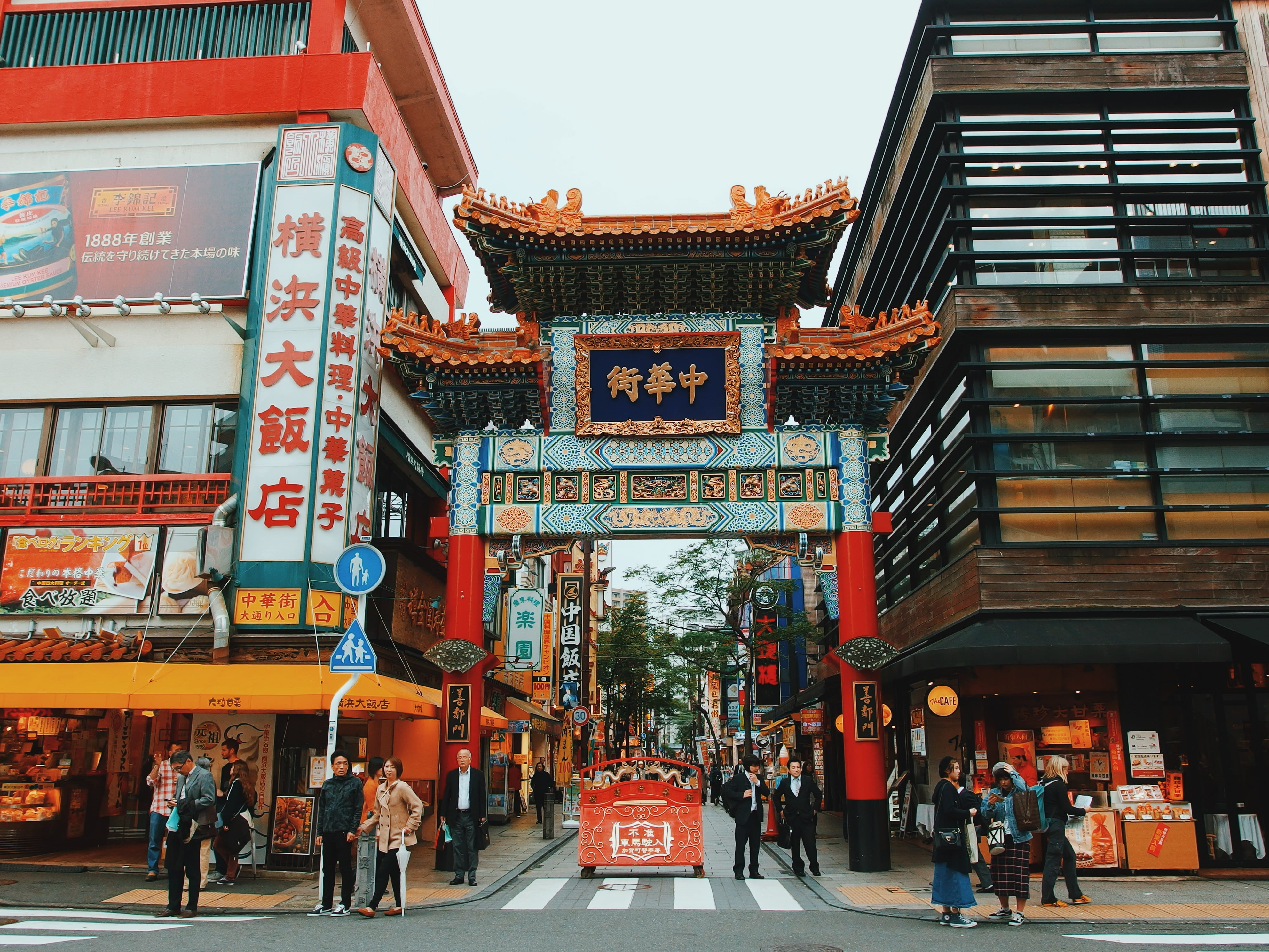 front, women, buildings, pedestrian, japan, people, communication, script, building exterior, beside, text, asium, daytime, built structure, walking, gate, HD Wallpaper