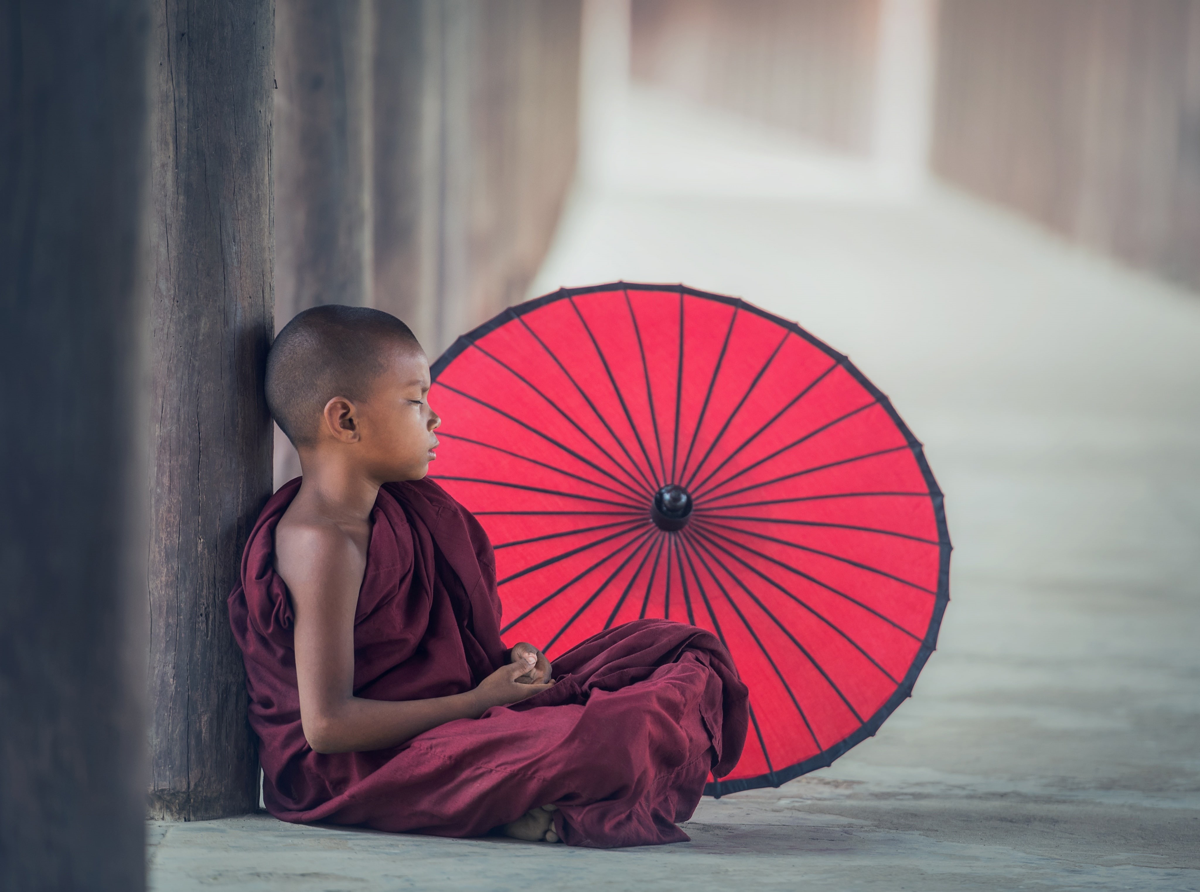 meditate, real people, one person, Dharma, red, religion, boys, visit, Travel, Vacation, Tradition, Practices, sitting, focus on foreground, Umbrella, tourism, HD Wallpaper