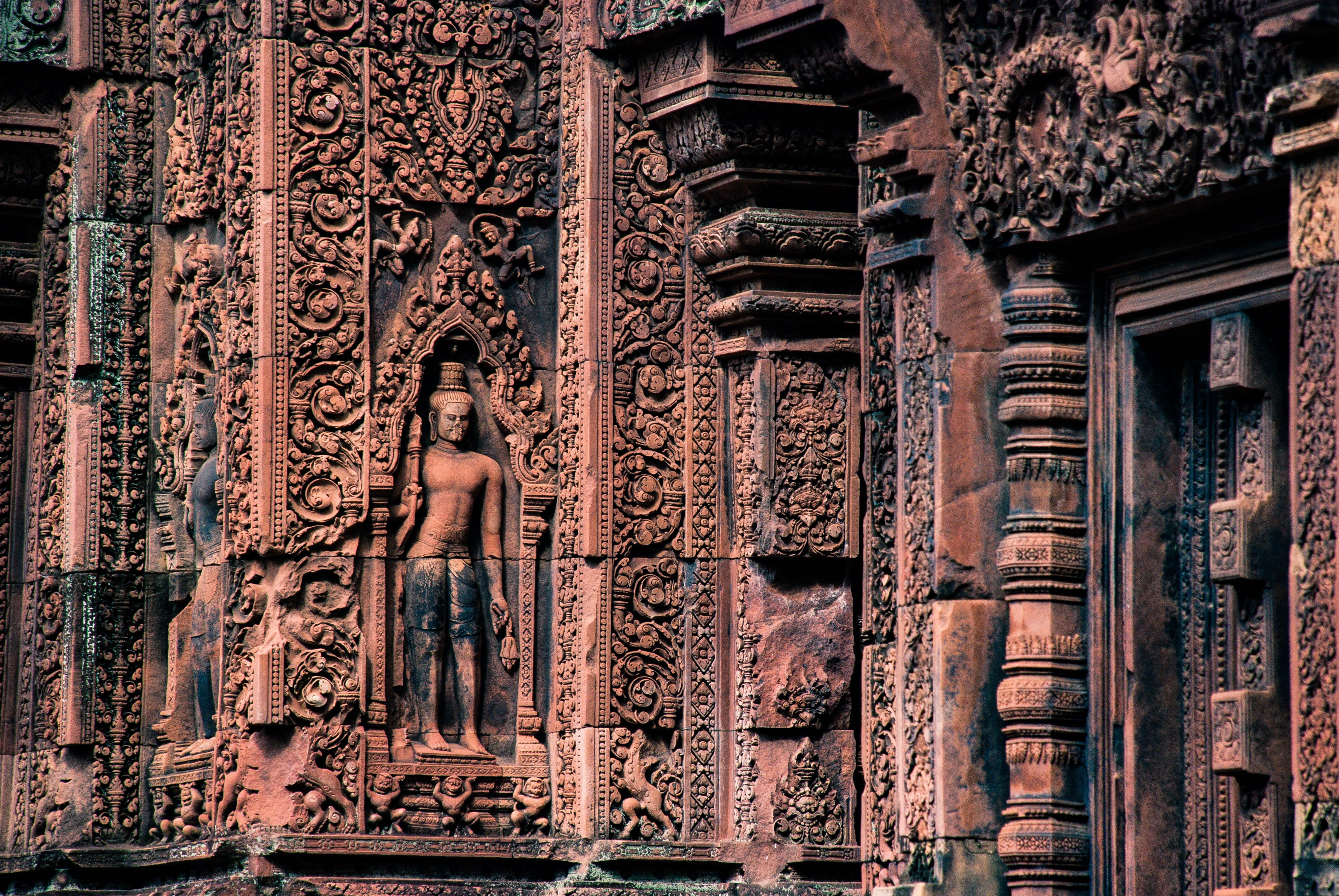 art, 2K, history, pillar, spirituality, human, building, architecture, banteay srei, carving - craft product, statue, outdoors, religion, the past, ancient civilization, HD Wallpaper