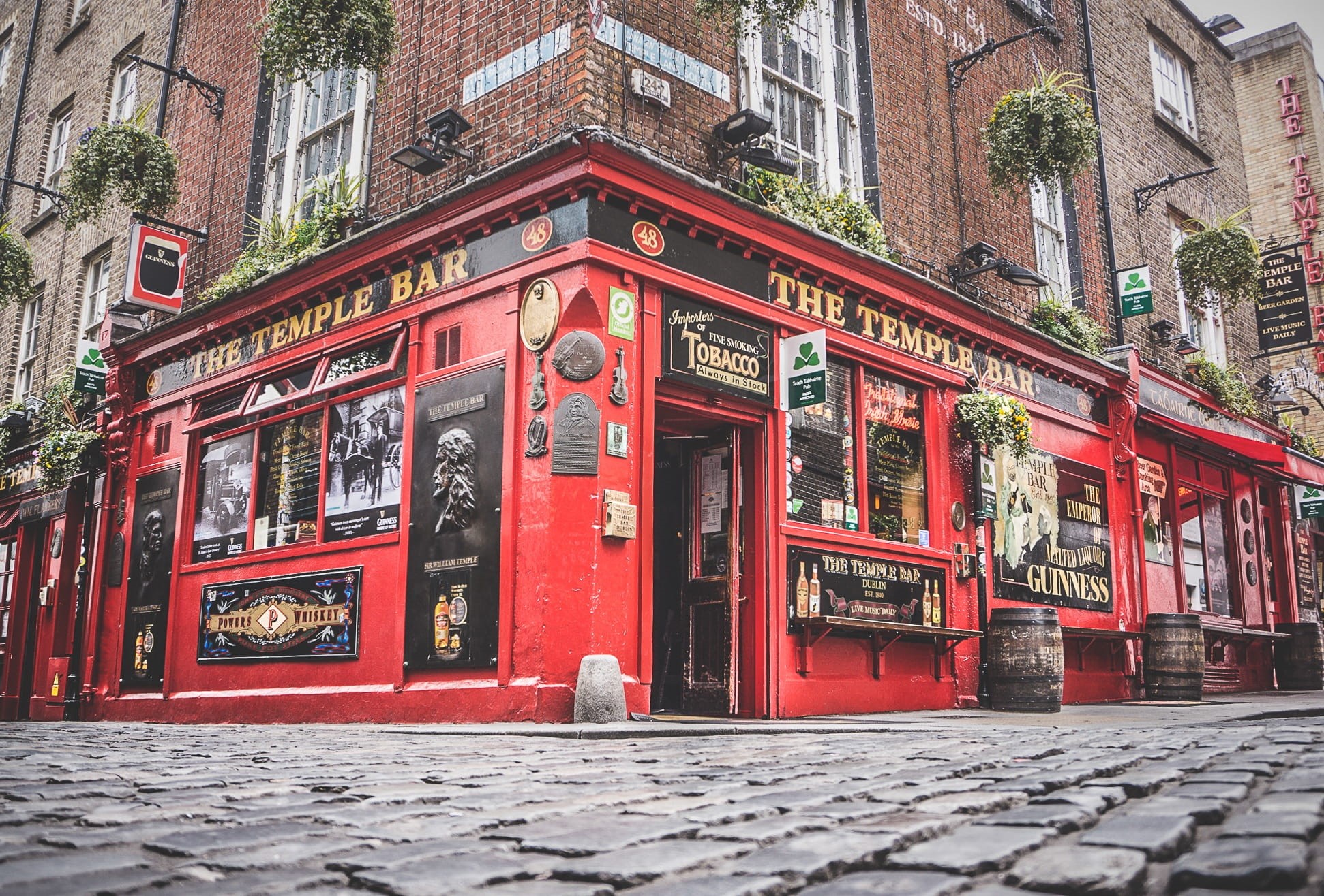 ireland, traveling, traditional, street, built Structure, tourist, 1080P, old, building, sign, cultures, establishment, city, text, window, no people, HD Wallpaper