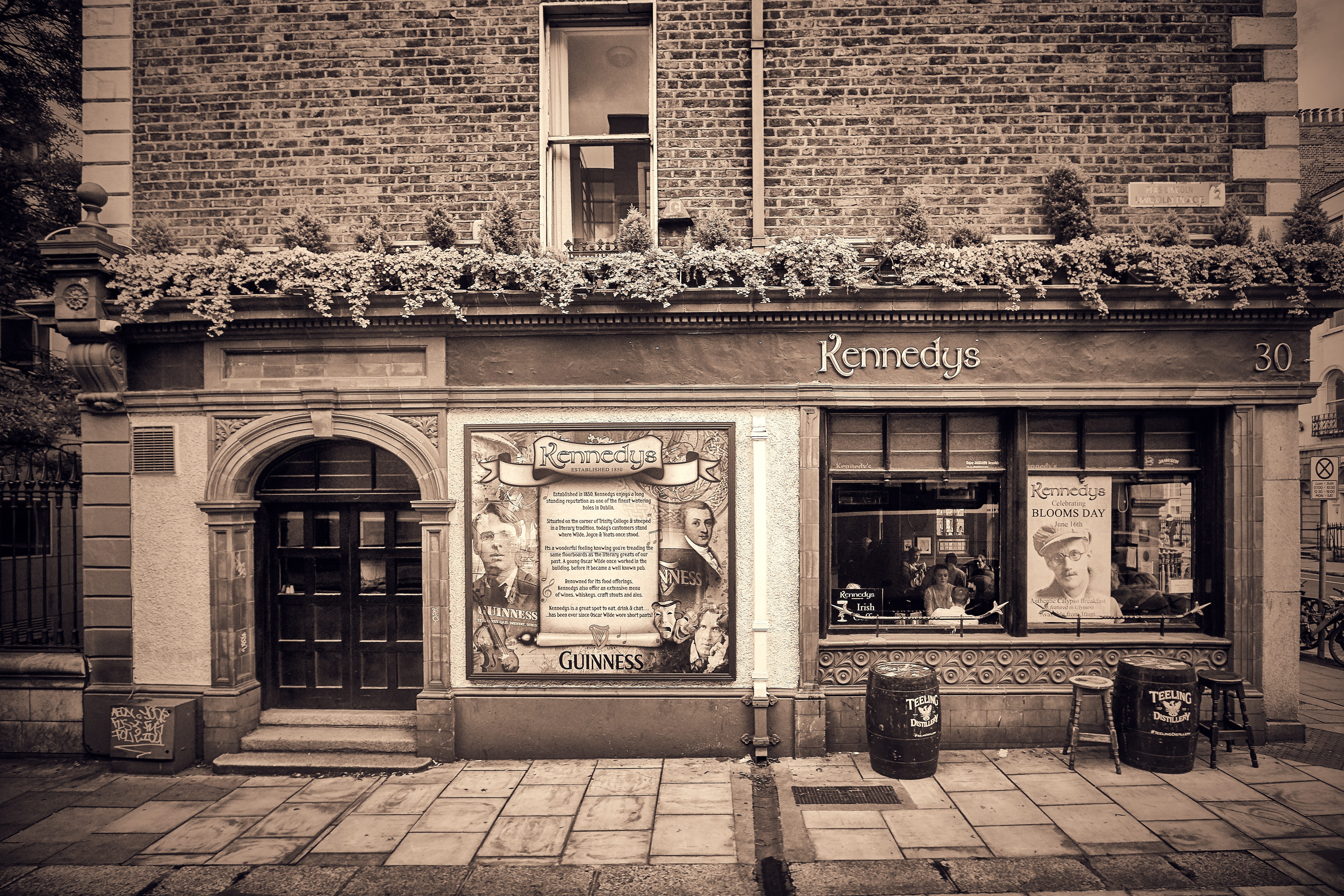 sidewalk, building exterior, paving stone, window, entrance, 5K, door, representation, outdoors, street, ireland, dublin, day, irish pub, pub, old, photo, HD Wallpaper