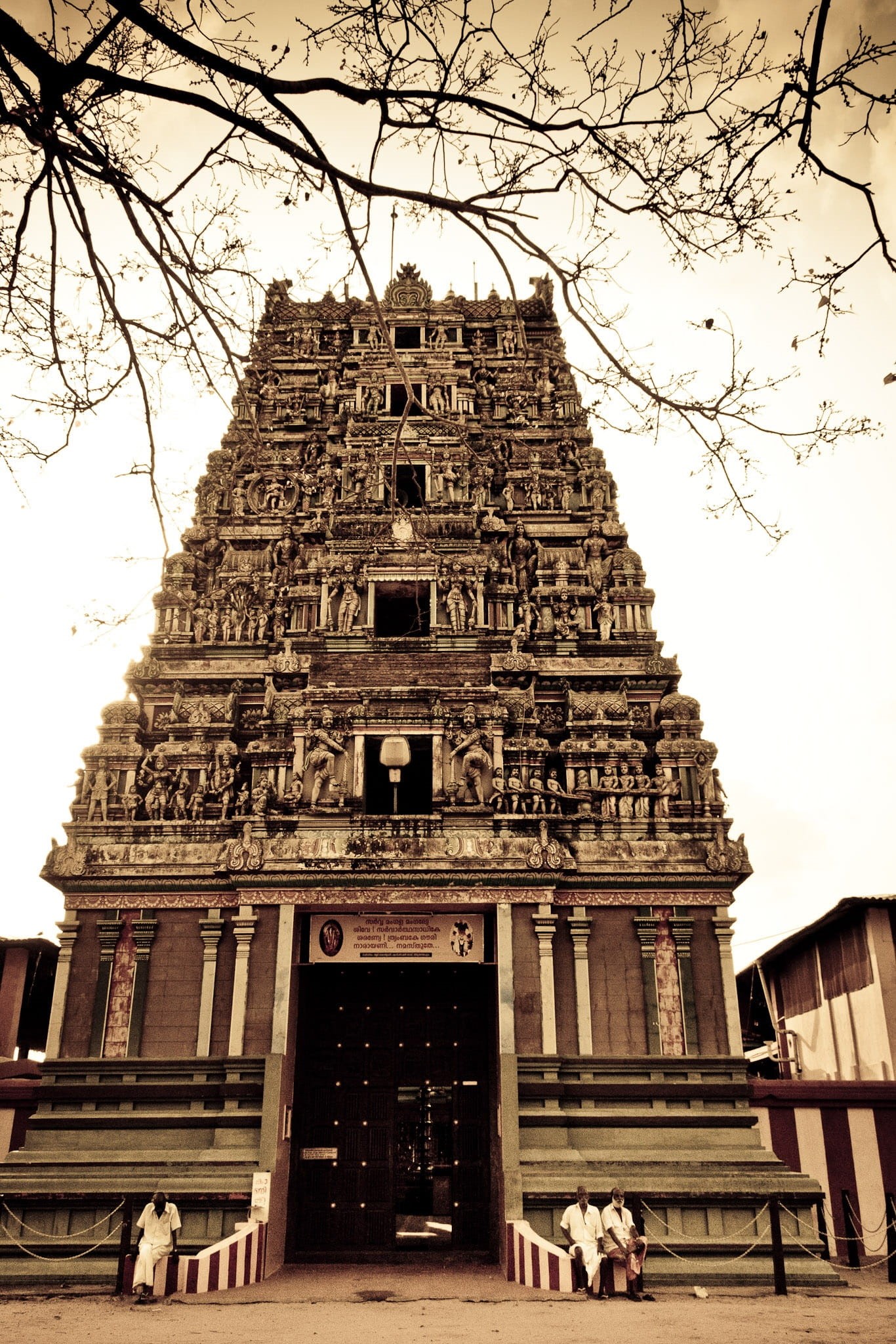 spirituality, Hindu, low angle view, 1080P, place of worship, tourism, plant, facade, belief, architecture, art, the past, sepia, India, Statue, Religion, Phone HD Wallpaper