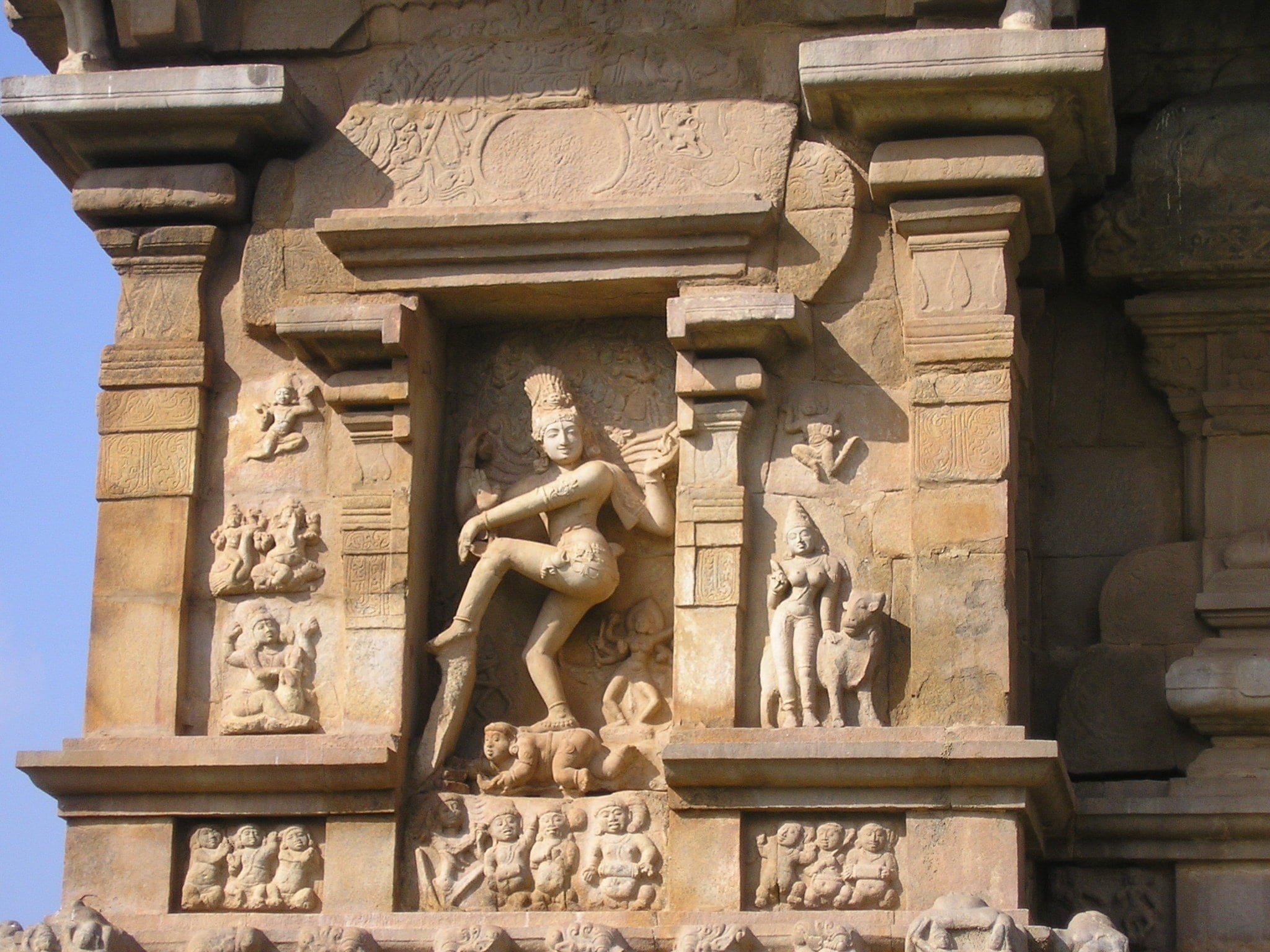 human representation, worship, day, monument, sculpture, ornate, building exterior, carving, hinduism, relief, asian, statue, heritage, buddha, built structure, HD Wallpaper