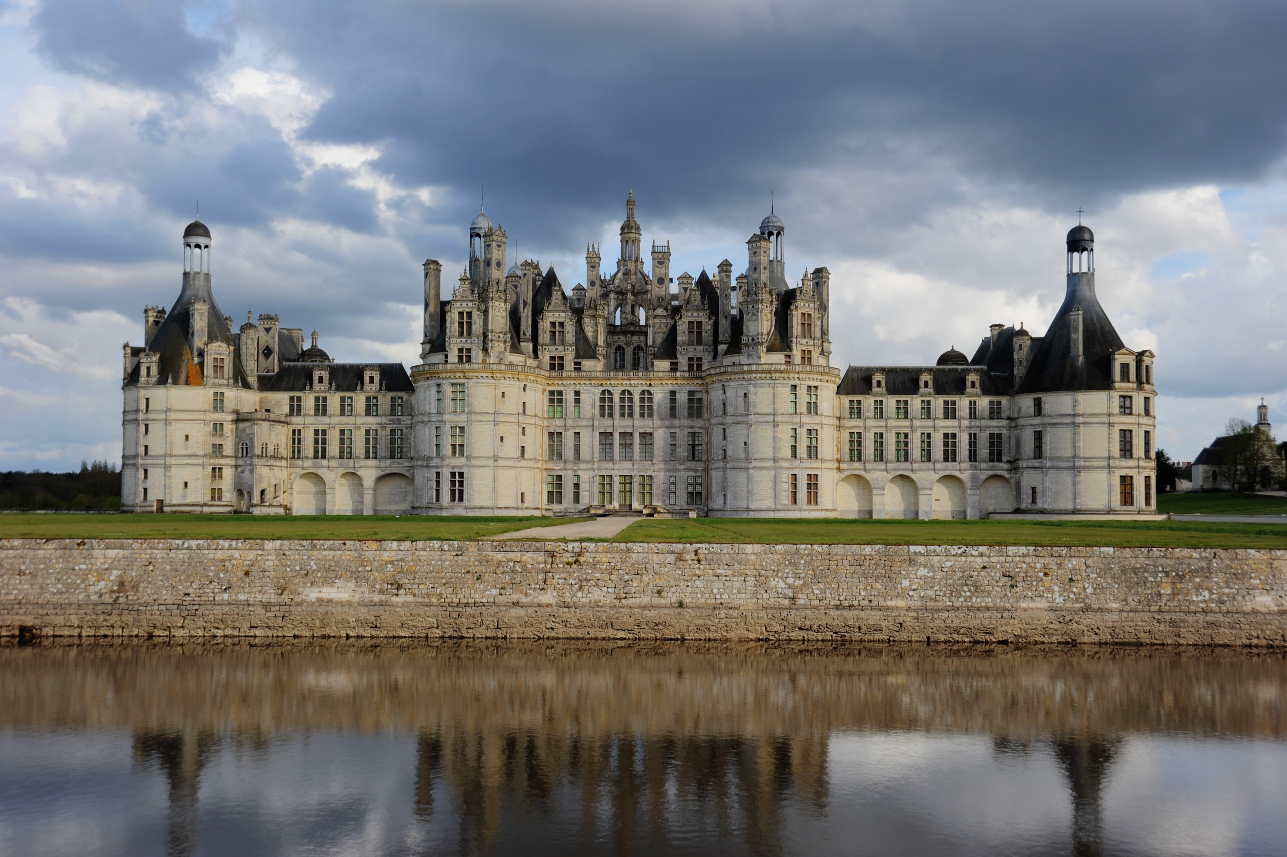 architecture, building exterior, city, concrete, reflection, castle, water, spire, sky, the past, landscape, 4K, building, ancient, Loire, trees, white, HD Wallpaper