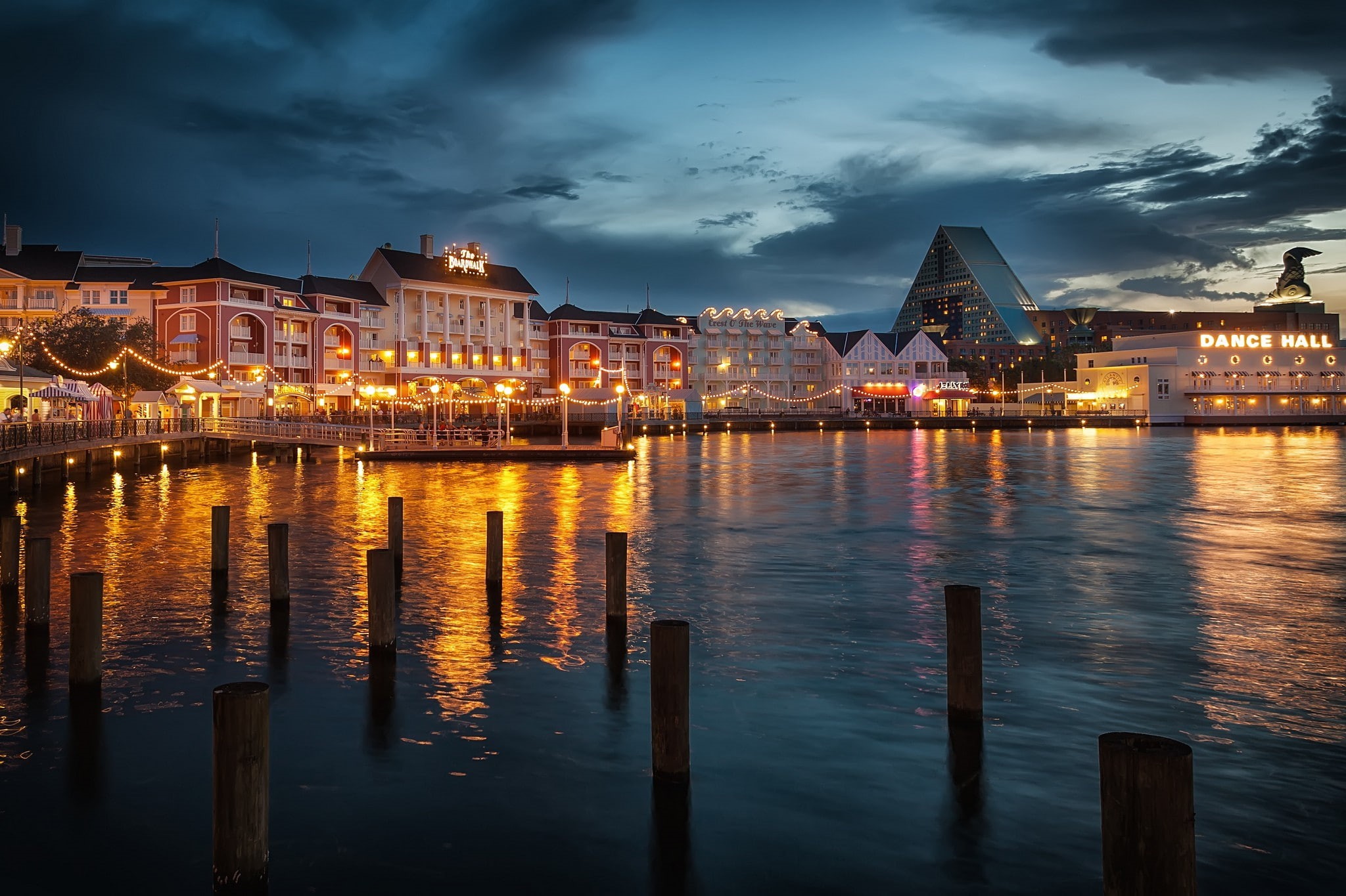 Boardwalk, lot, light, Florida, city, building, world, house, Disney World, reflection, lights, disney, Orlando, concrete, Night, 1080P, water, HD Wallpaper