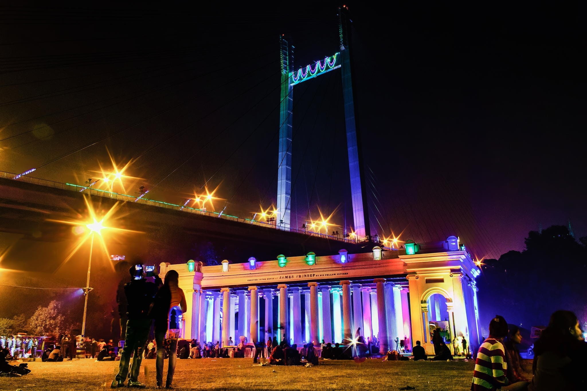 India, architectural column, sky, women, Bridge, illuminated, outdoors, Kolkata, group of people, 1080P, men, Night Out, travel, crowd, night, large group of people, HD Wallpaper