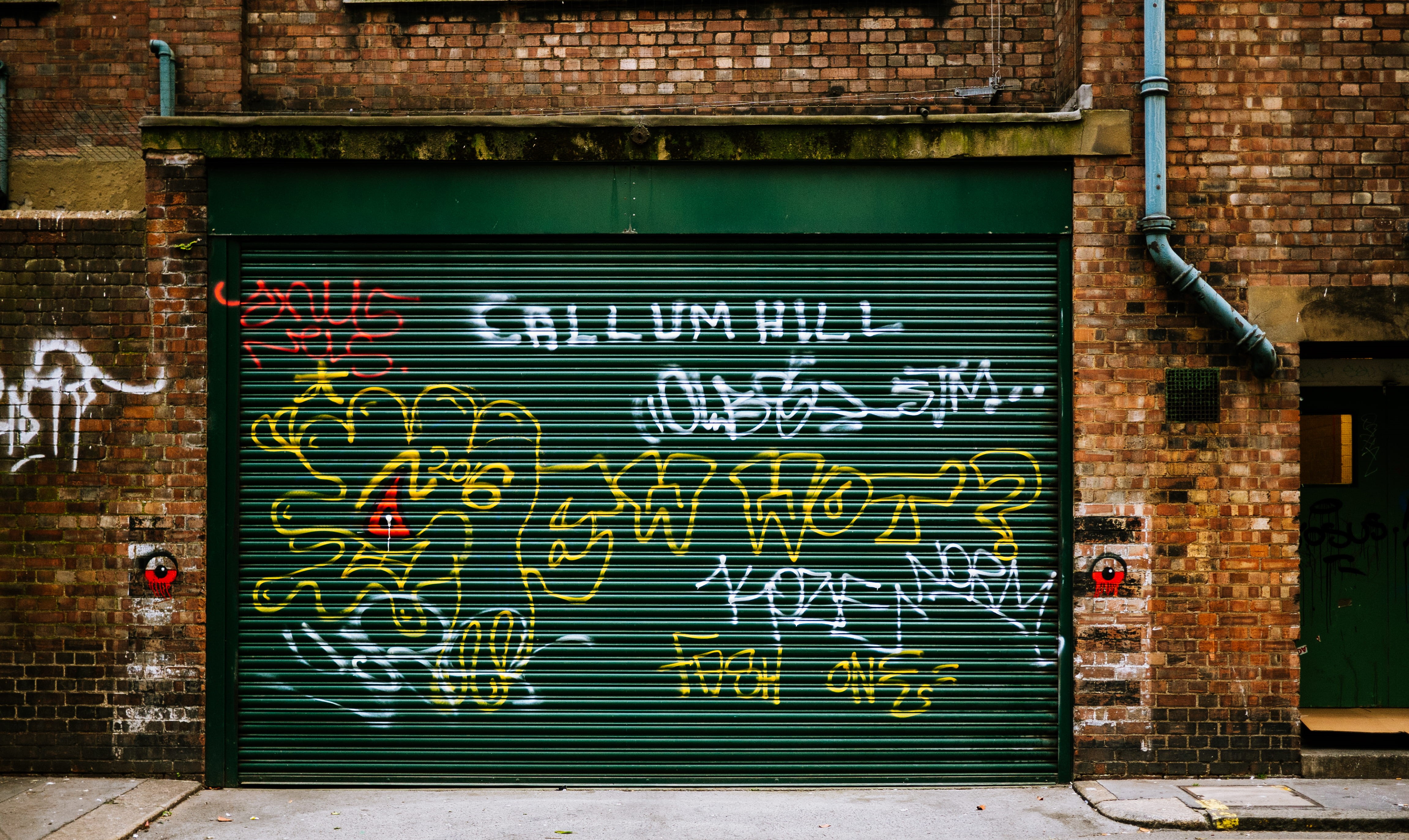 4K, sign, wall, communication, green color, graffiti, day, garage, brick Wall, roller shutter, shutter, brick, wall - Building Feature, no People, door, HD Wallpaper
