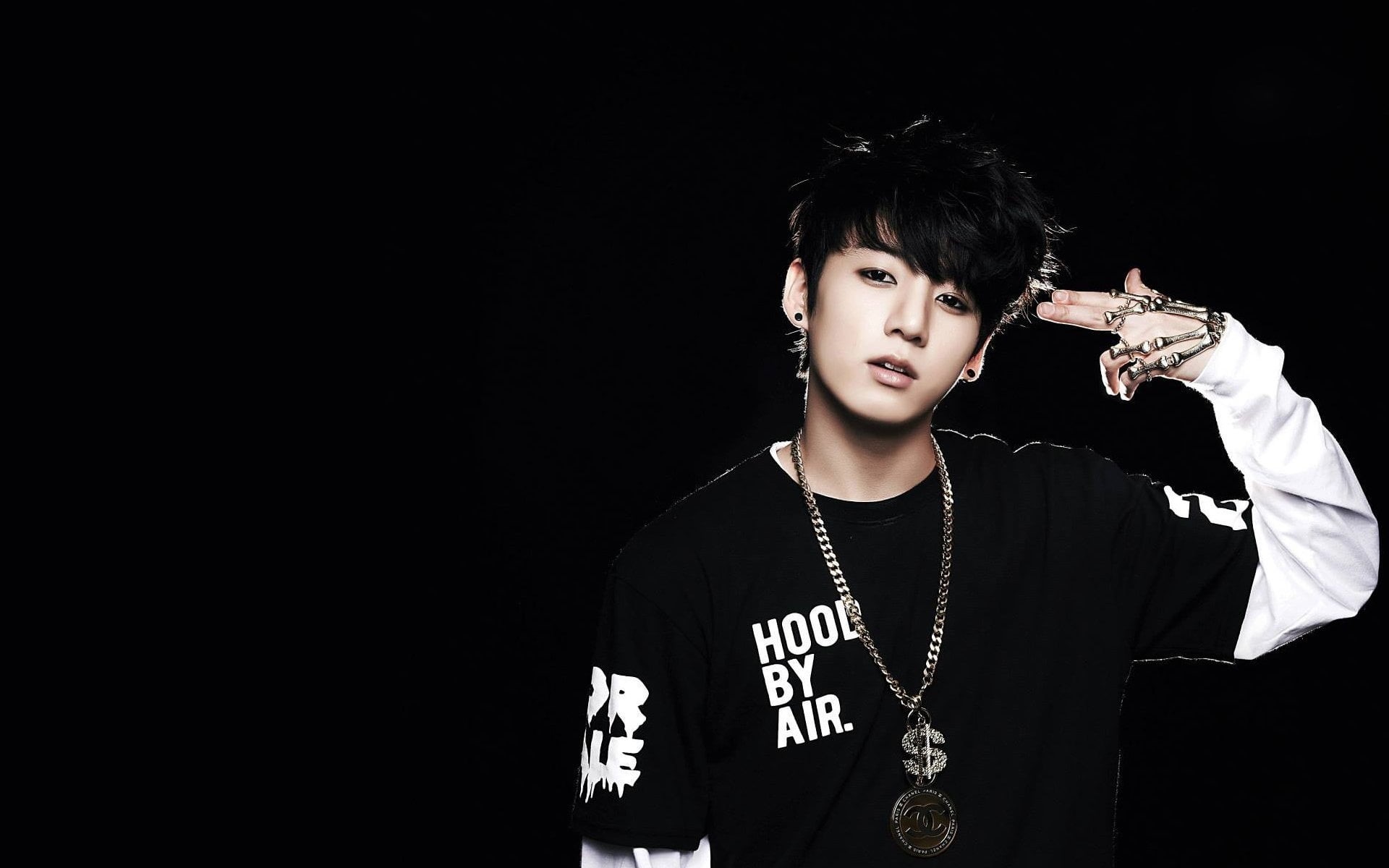 Music, leisure activity, portrait, lifestyles, 1080P, Jungkook (Singer), front view, copy space, indoors, looking at camera, casual clothing, one person, HD Wallpaper