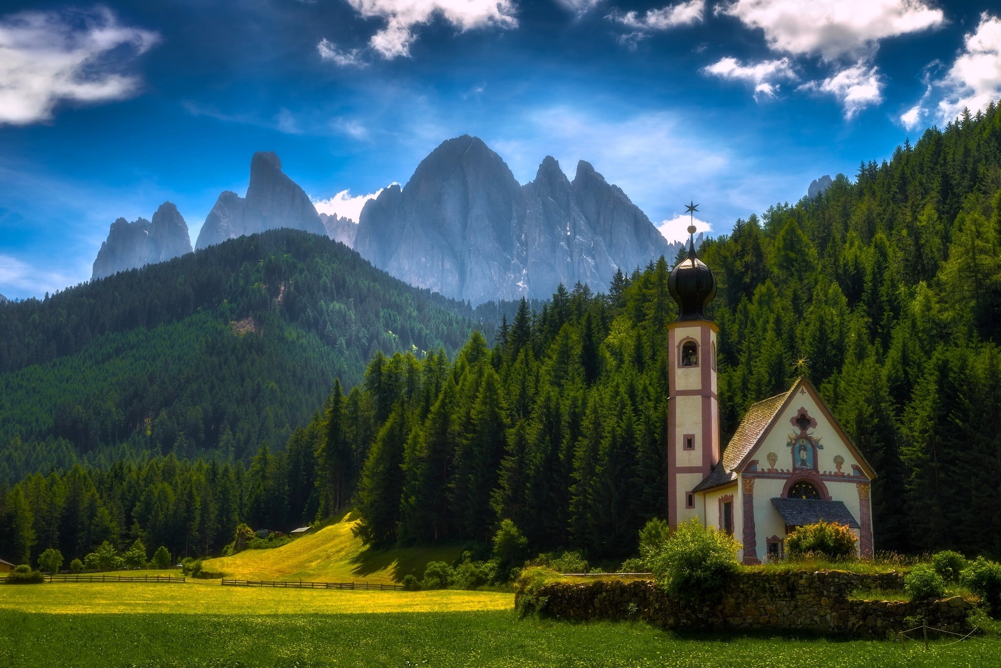 beauty in nature, land, tranquility, green color, built structure, nature, non-urban scene, grass, Italy, tranquil scene, mountain range, cloud - sky, mountains, HD Wallpaper