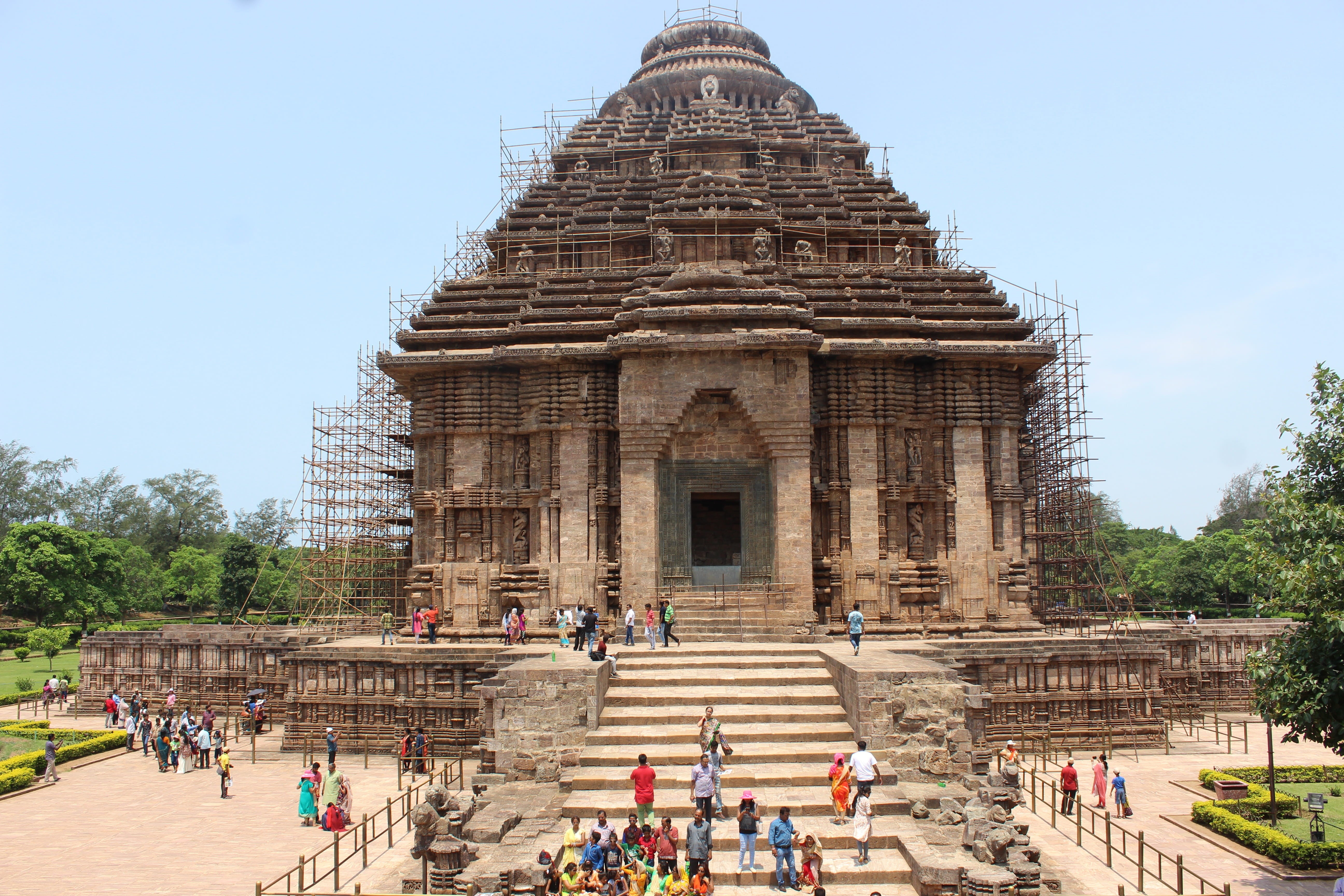 the past, 5K, large group of people, real people, archaeology, group of people, temple, ancient civilization, heritage, india, outdoors, built structure, HD Wallpaper