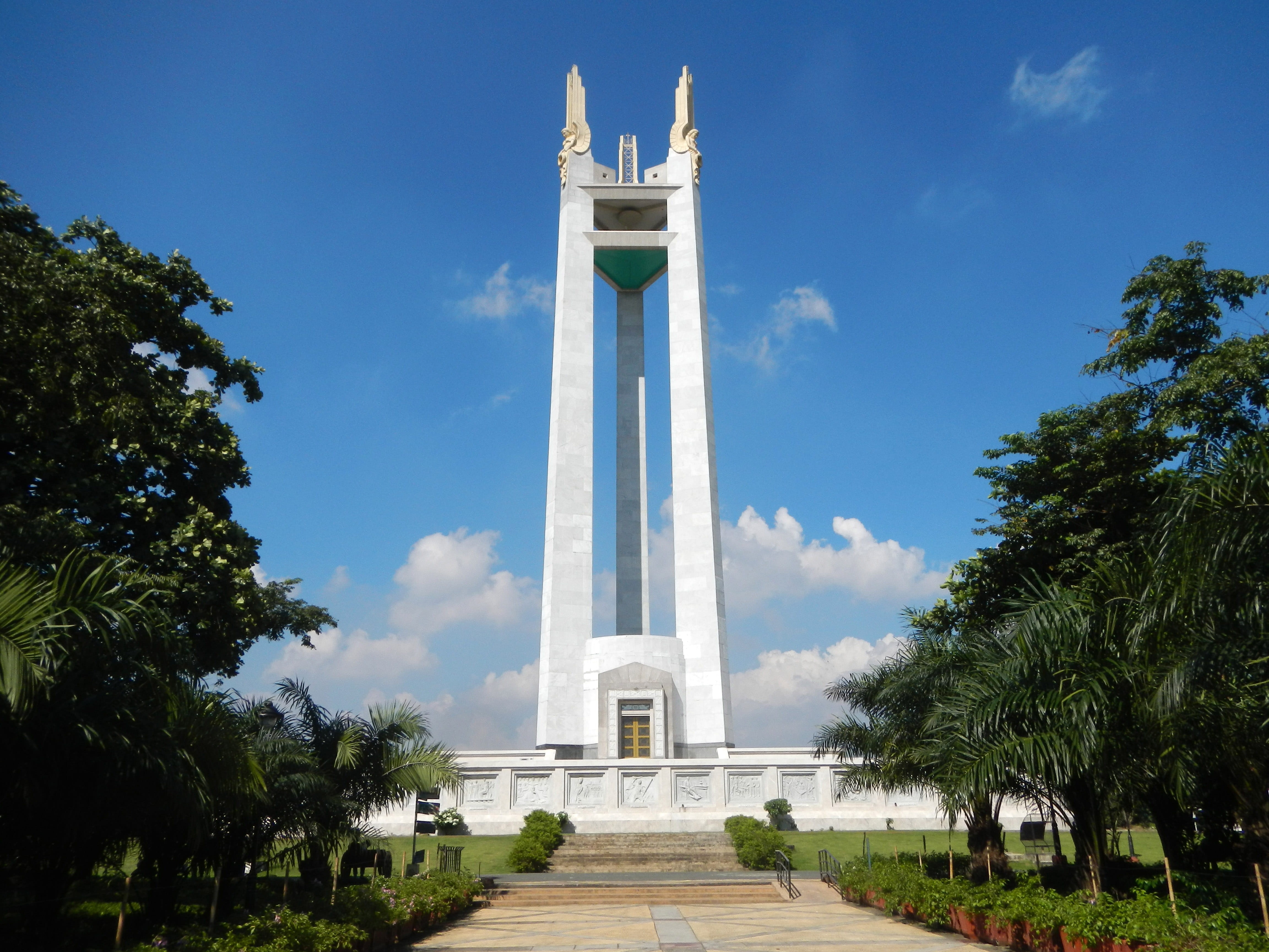 the past, memorial, tourism, monument, Philippines, green color, cultures, Quezon Memorial Shrine, blue, built Structure, quezon memorial, 4K, photos, HD Wallpaper