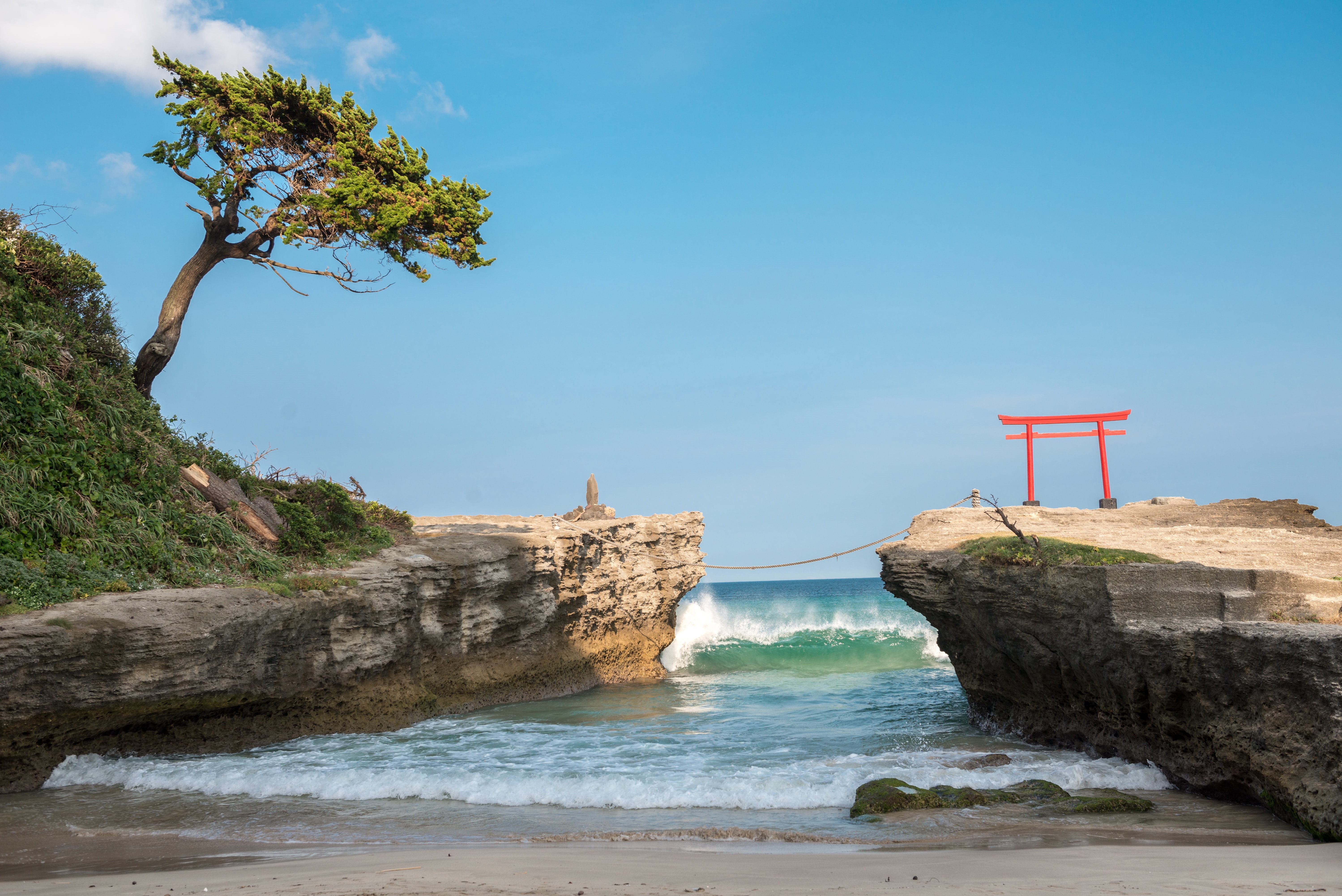 built structure, cliff, traditional, arch, nature, asia, rock - object, water, travel, plant, gateway, tourism, scenics - nature, architecture, ocean, rock, HD Wallpaper