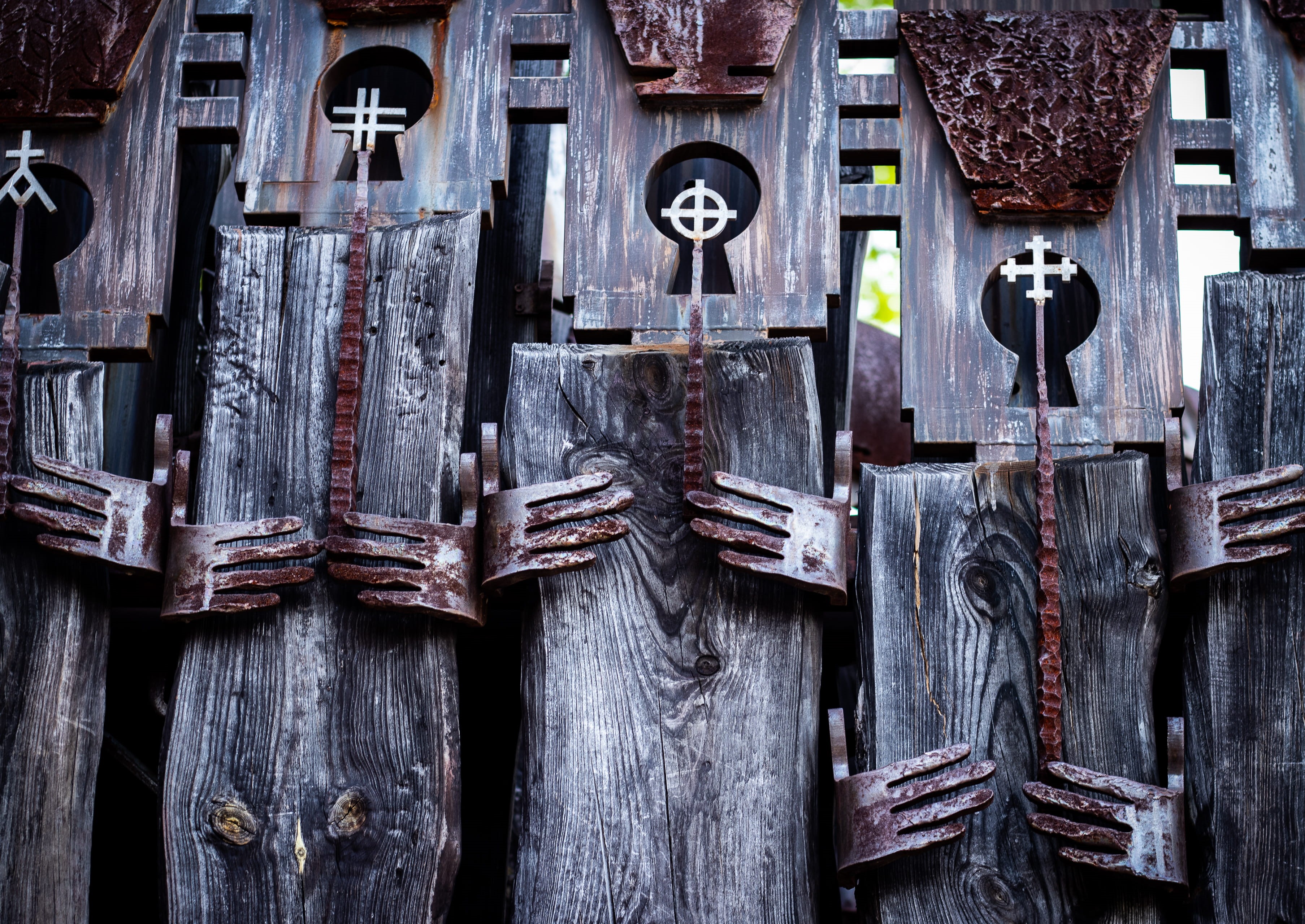 city, weathered, emblem, deterioration, run-down, metal, pillar, column, 2K, symbol, housing, day, town, damaged, jesus, black and white, full frame, religion, HD Wallpaper