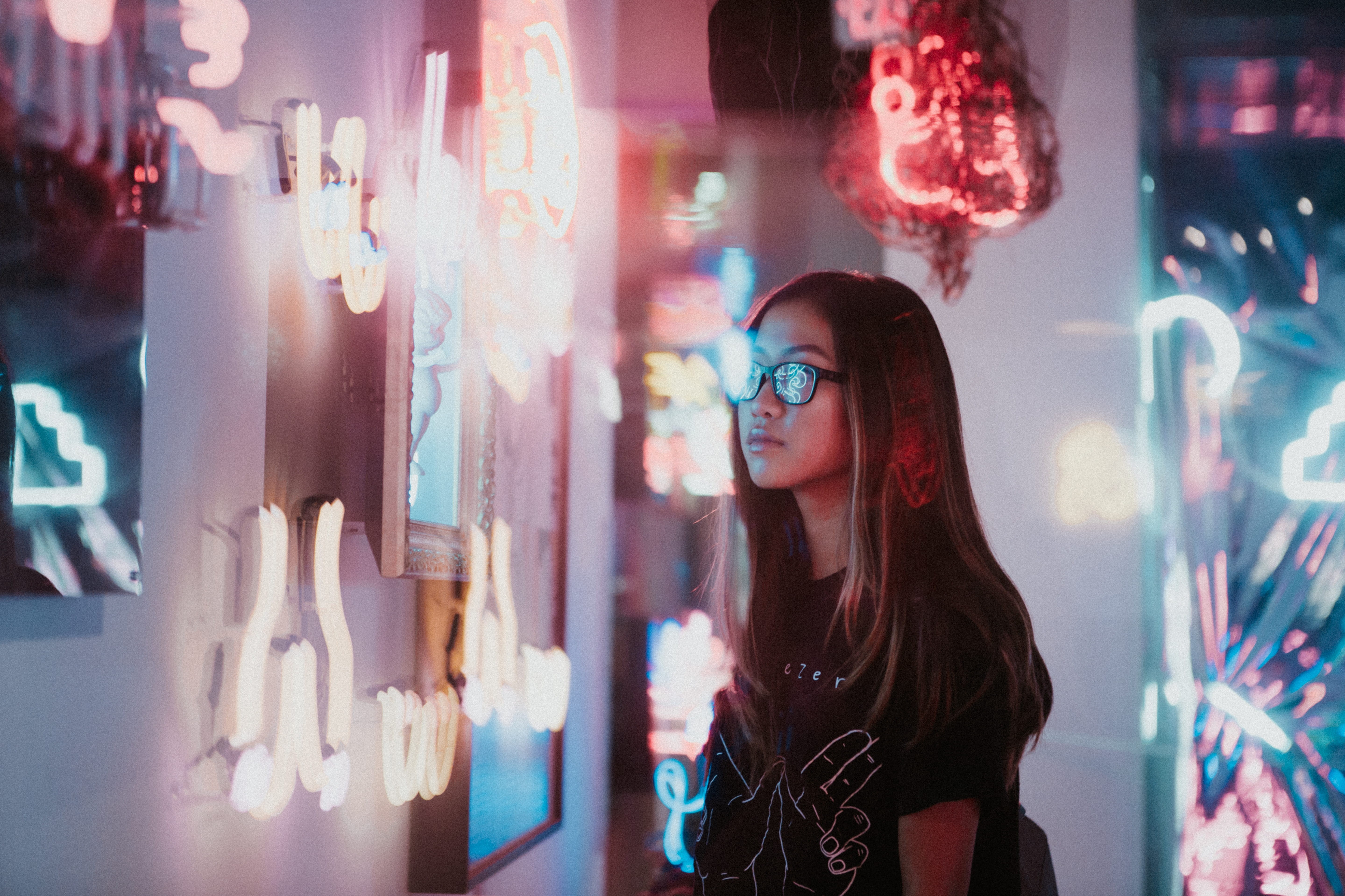 store, modern design, city, lady, modern, shopping, retail display, beautiful woman, girl, glasses, retail, signs, looking, vintage, muted, night, long hair, HD Wallpaper
