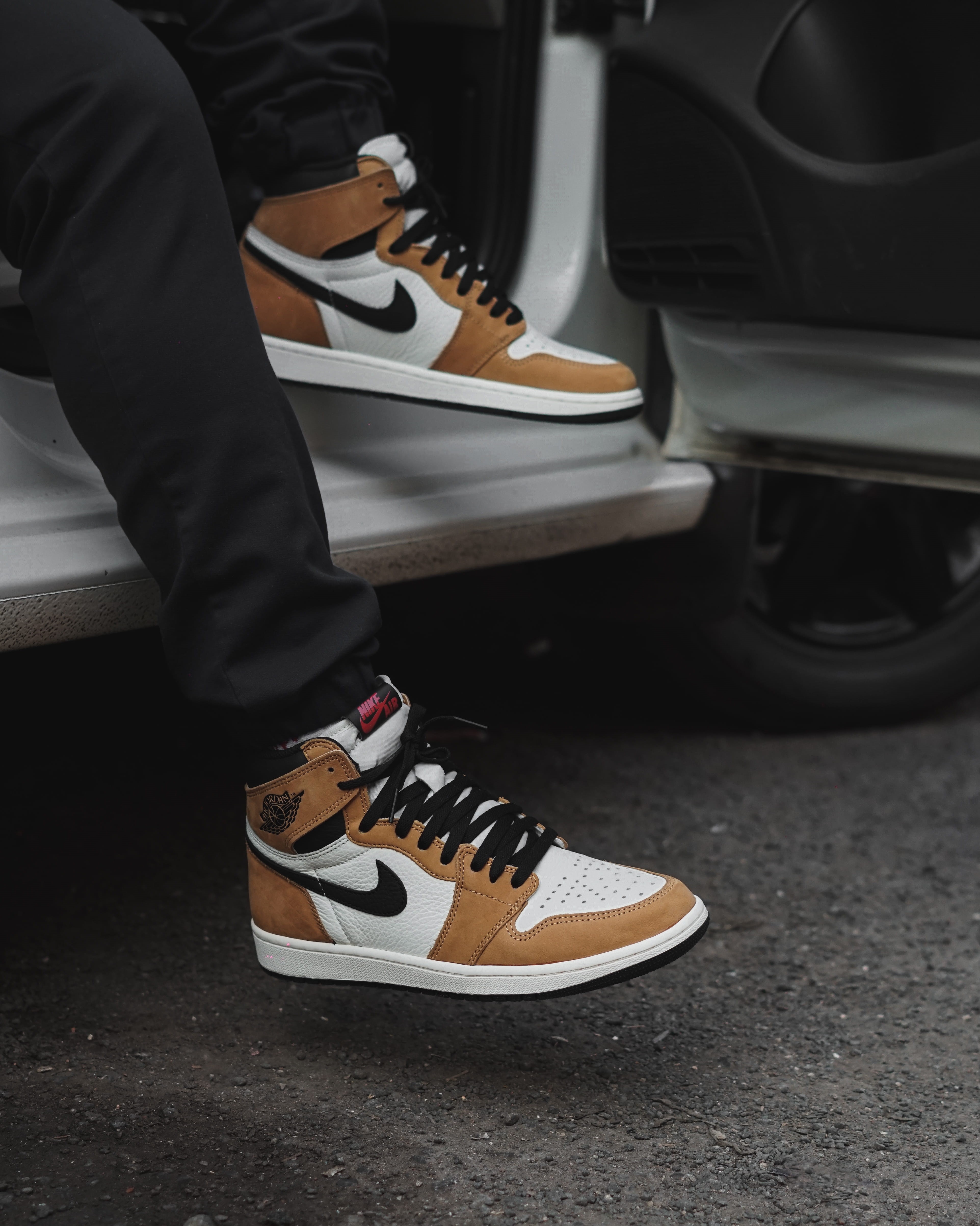 day, spoke, brown, arts culture and entertainment, holding, human foot, human, tire, sneaker, high angle view, low section, machine, clothing, shoelace, Phone HD Wallpaper