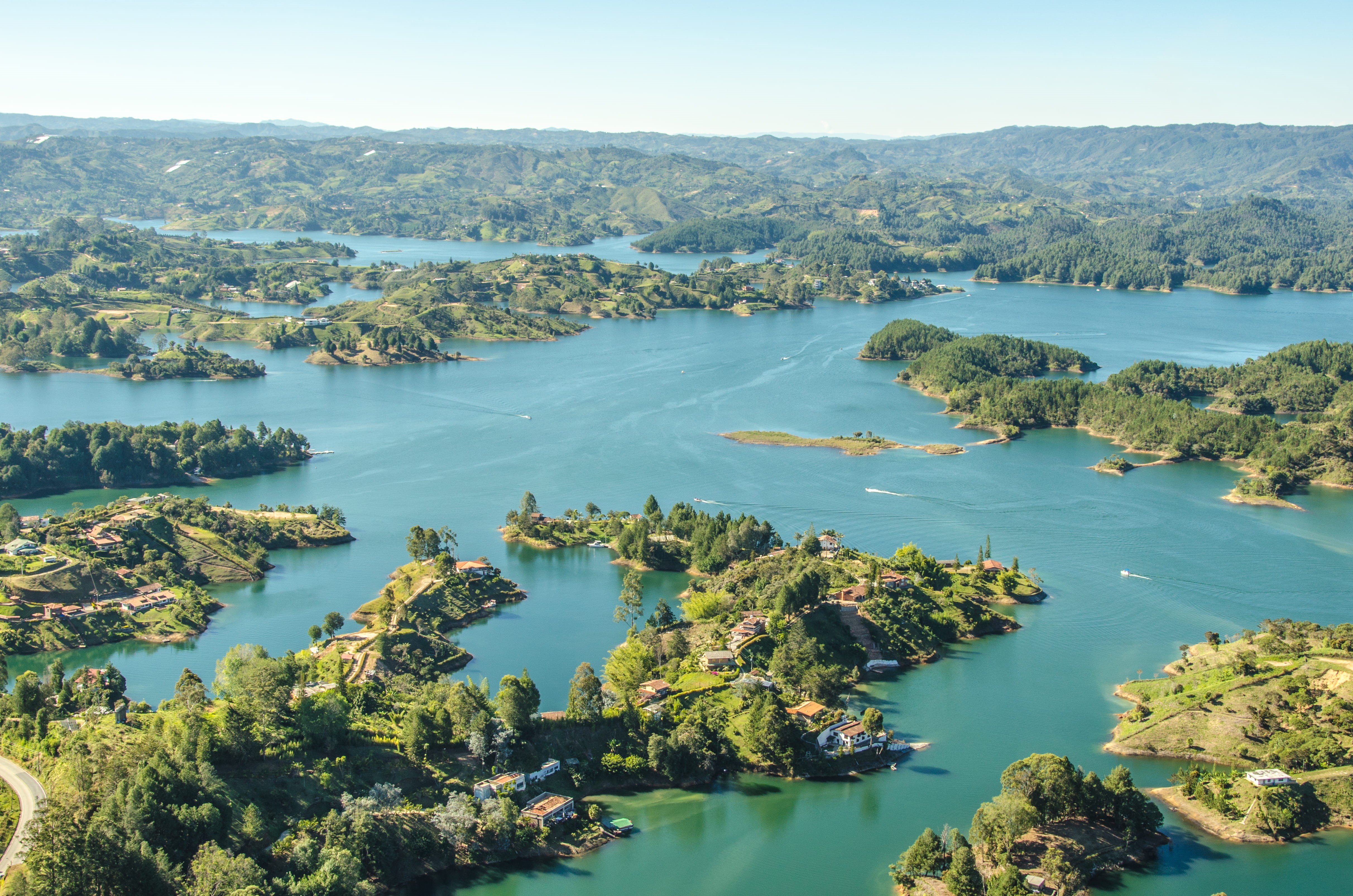 turquoise colored, water, beauty in nature, outdoors, body, photography, tranquility, islands, sea, sunlight, mountain, ocean, scenics - nature, tree, guatapé, HD Wallpaper