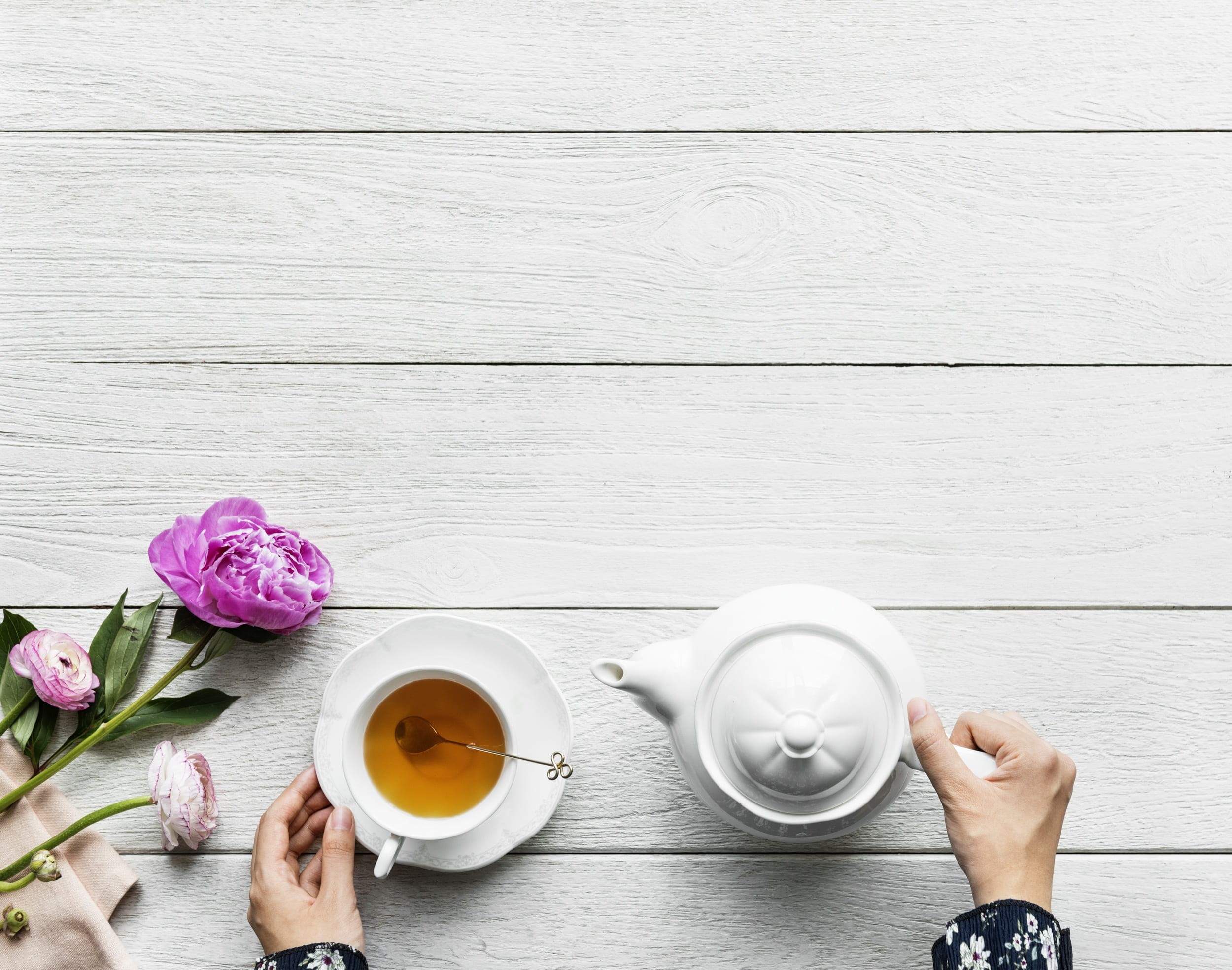brew, flower, tea cup, flat lay, freshness, tags, tea, refreshment, photography, teacup, pouring, table, breakfast, decoration, daily, flowers, wood - material, HD Wallpaper