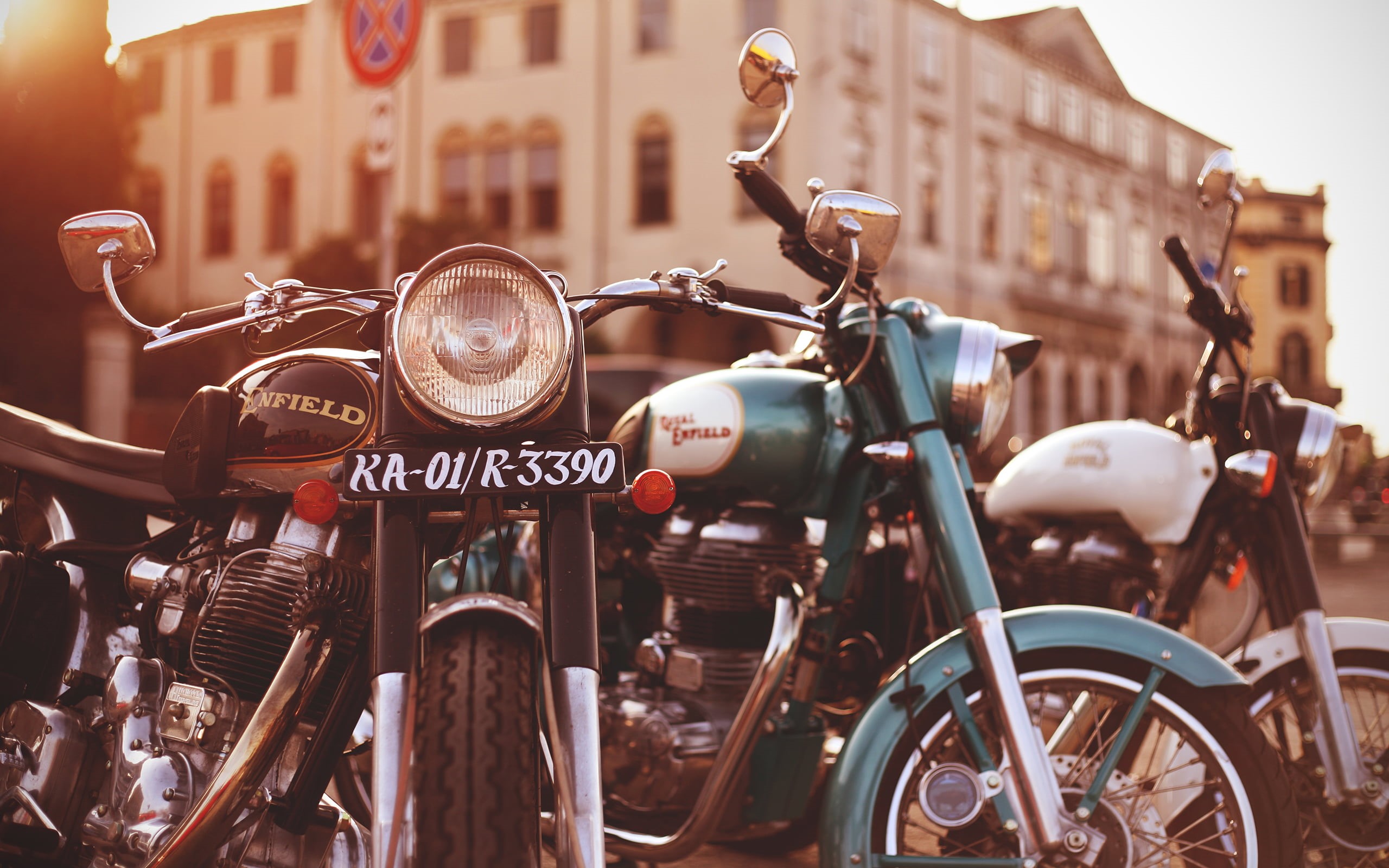 vintage, western script, color, focus on foreground, building exterior, 2K, close-up, assorted, day, mode of transportation, handlebar, travel, motorbike, HD Wallpaper