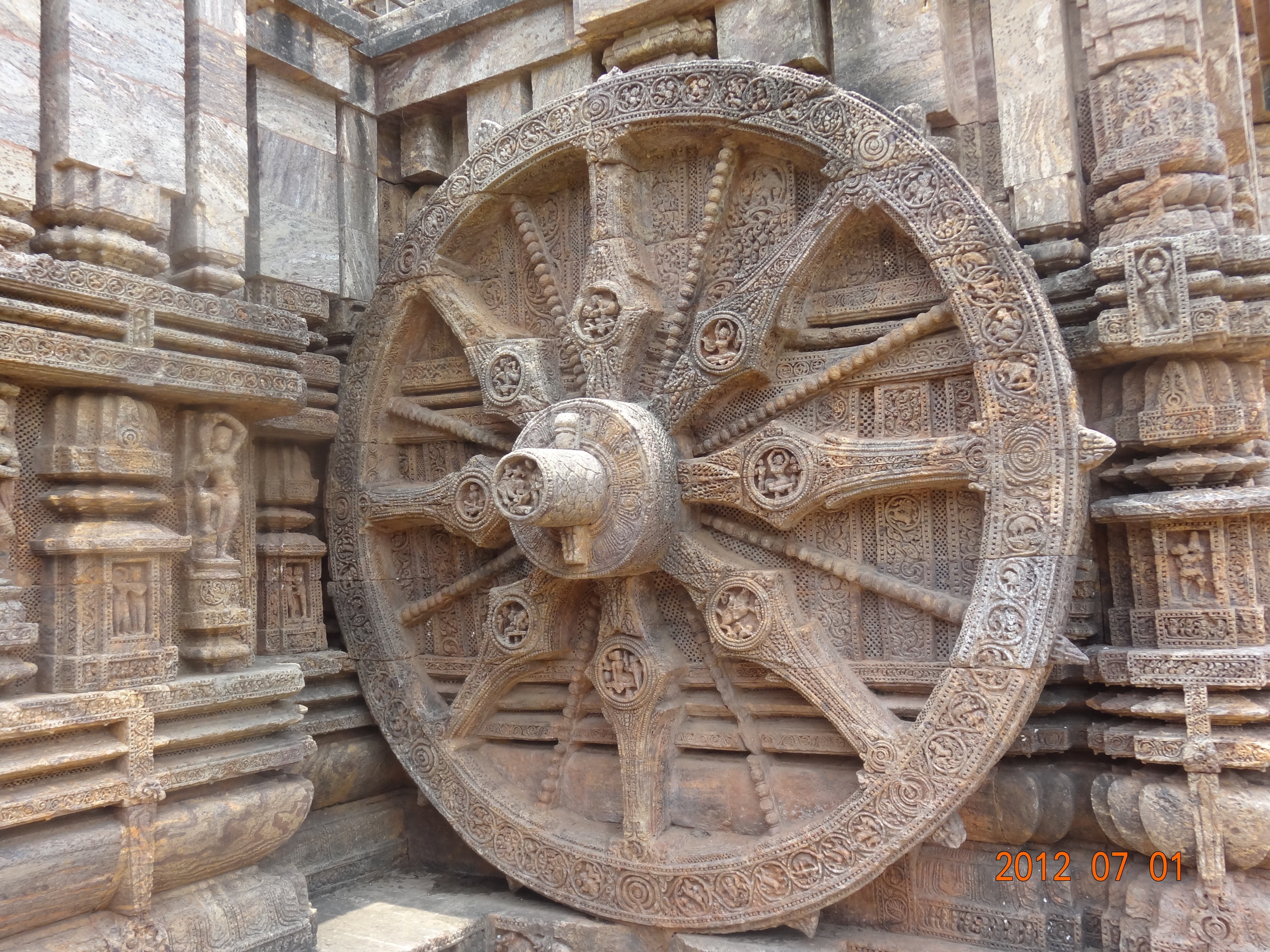 sun temple, place of worship, craft, creativity, ornate, tourism, building exterior, no people, the past, wall, representation, 4K, art and craft, architecture, HD Wallpaper