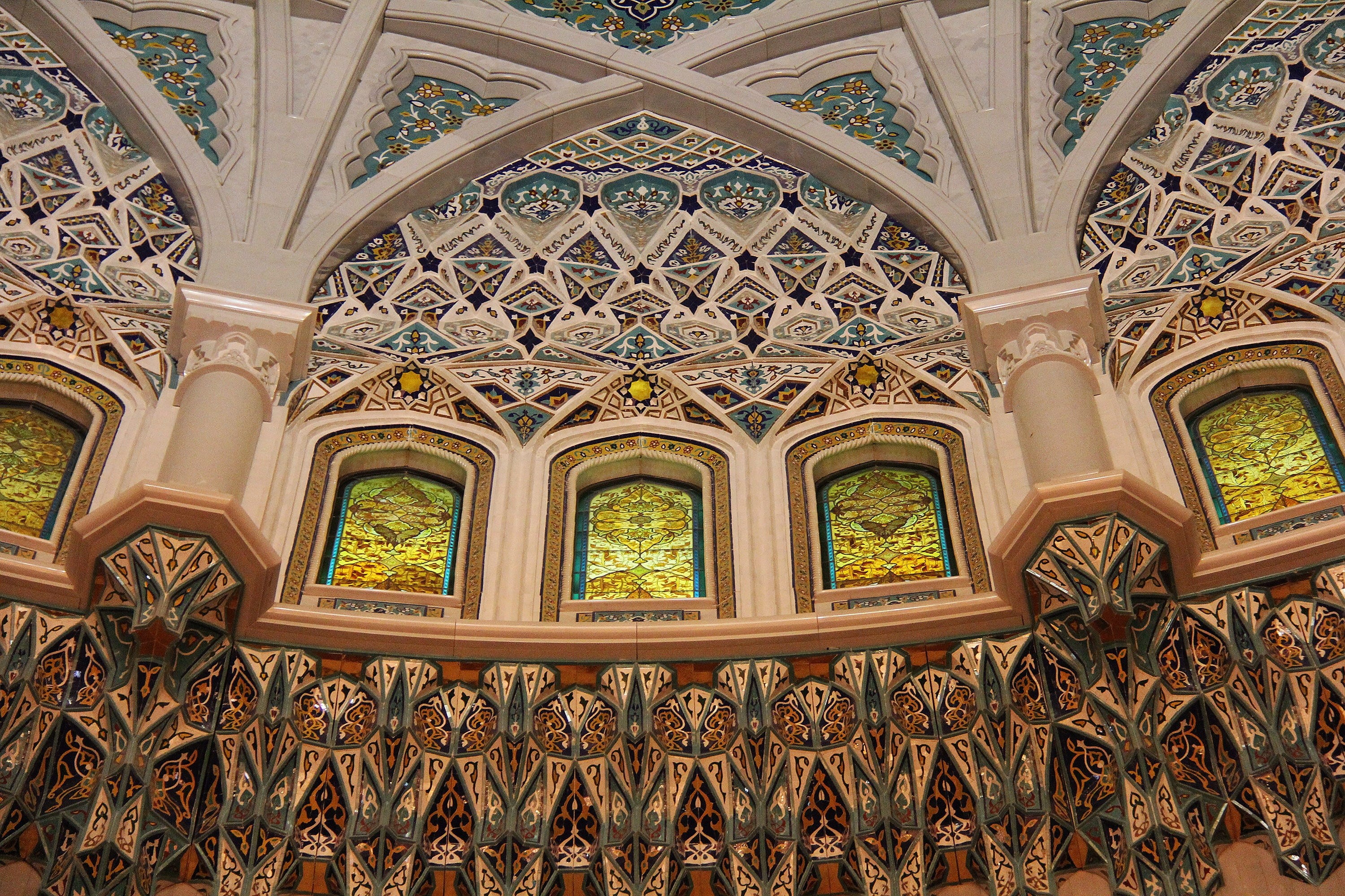 white, fresco, ceiling, beautiful, architecture, the past, glass, brown, sultan qaboos grand mosque, holy, art, no people, craft, 2K, indoors, mural, arch, HD Wallpaper