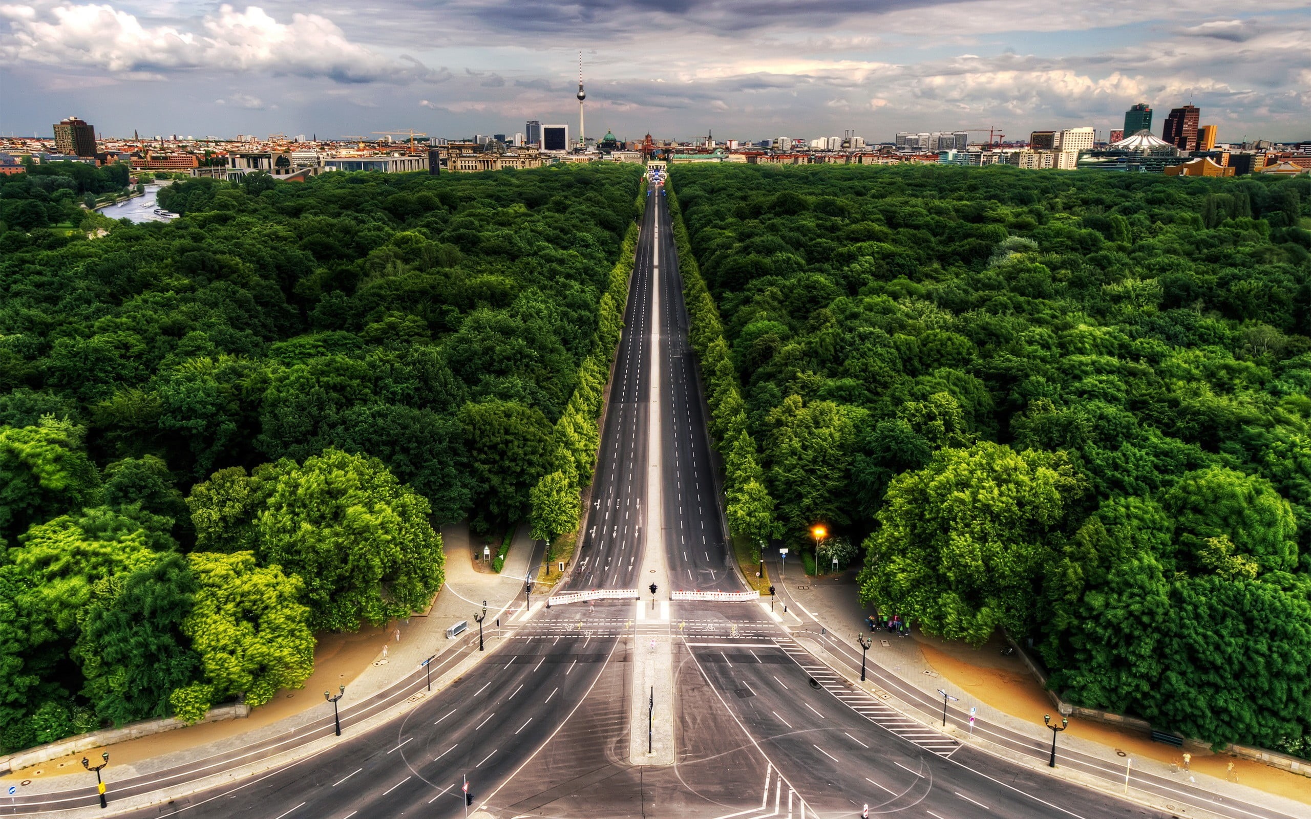 mode of transportation, nature, tree, road, building exterior, green color, cityscape, black, concrete, street, sky, city, the way forward, architecture, HD Wallpaper