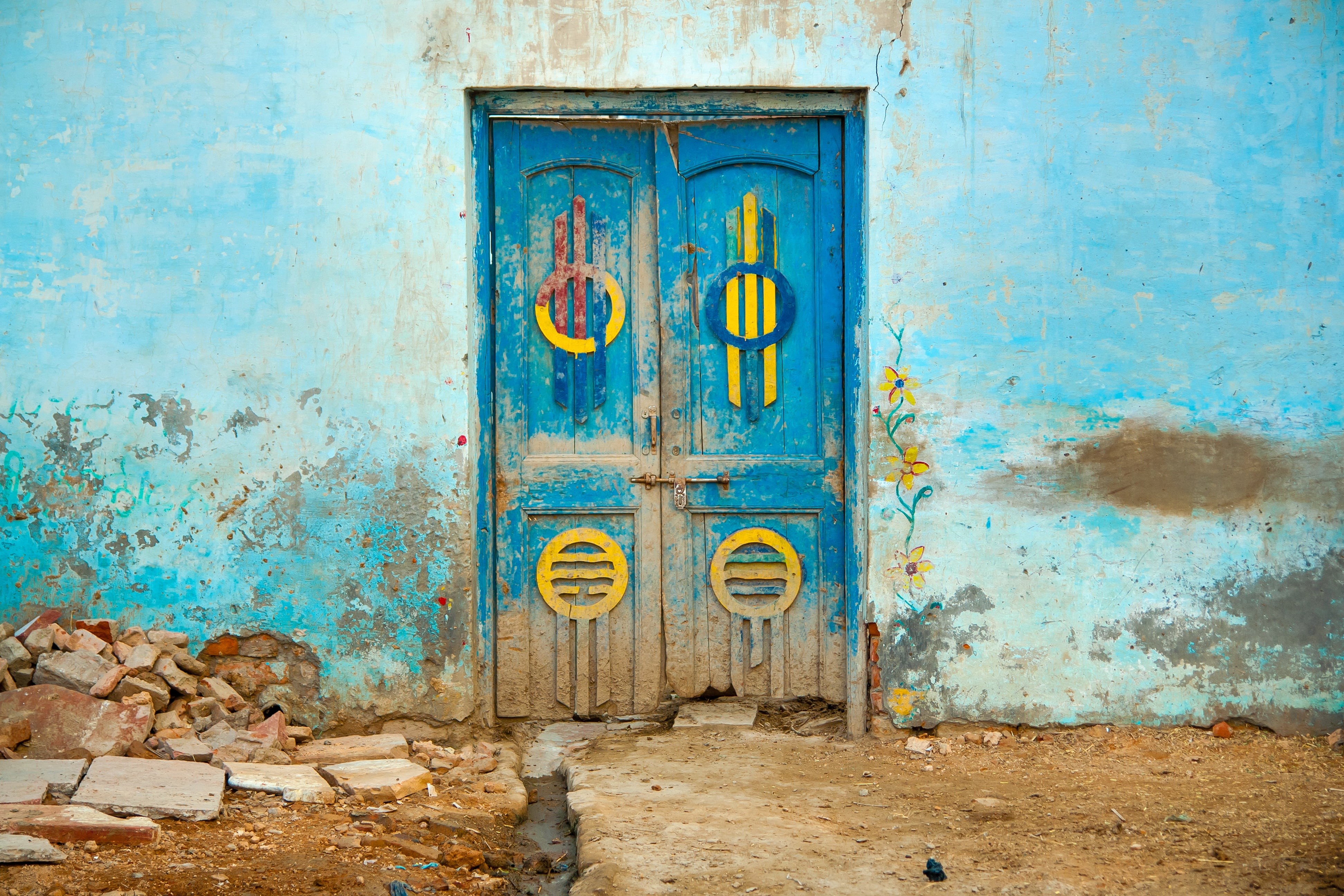 construction, protection, structure, outdoors, city, no people, decoration, urban, carved, building, security, abandoned, india, house, painted, concrete, HD Wallpaper