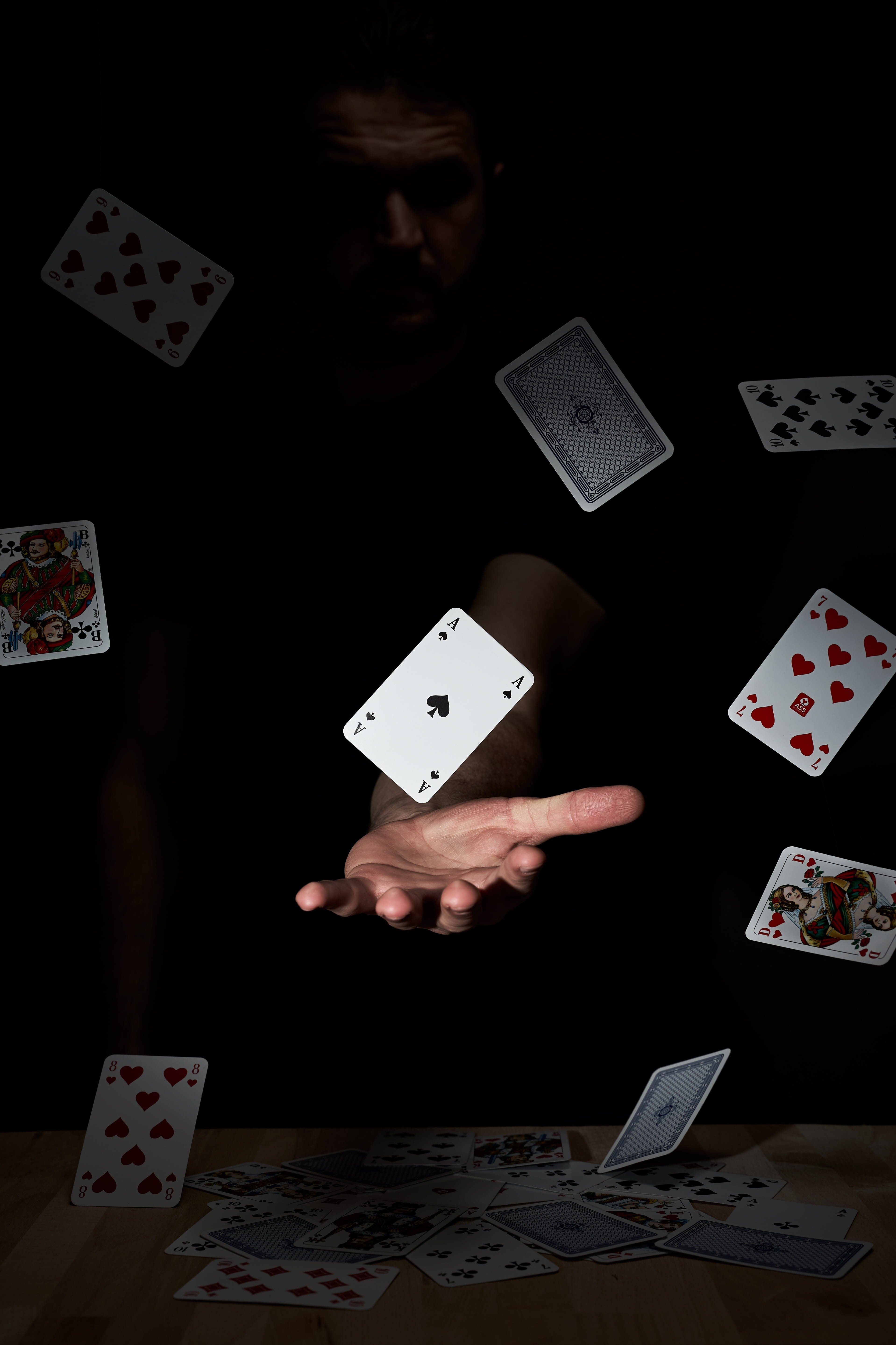 leisure games, casino, human hand, leisure activity, success, opportunity, finger, winner, human body part, flying, pik, black background, skat, playing cards, Phone HD Wallpaper