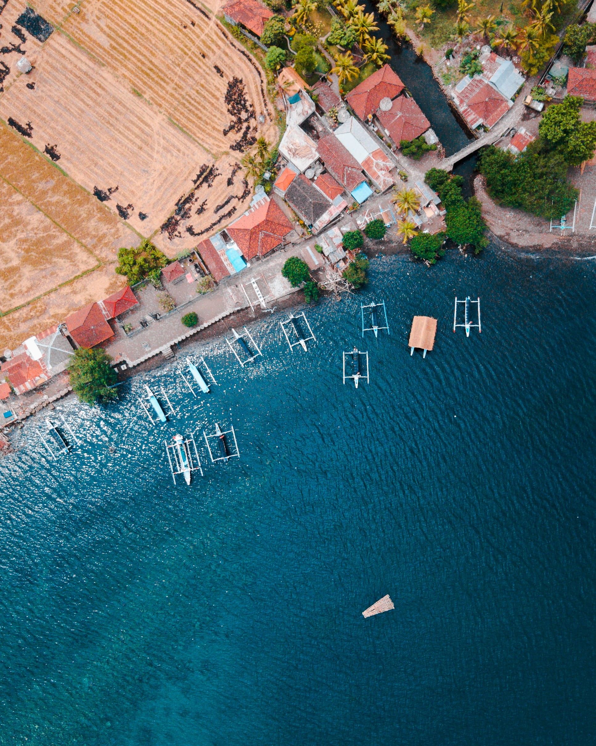 urban, trees, outdoors, from above, travel, sand, nautical vessel, business, boat, seashore, city, water, no people, photography, nature, ocean, day, building, Phone HD Wallpaper