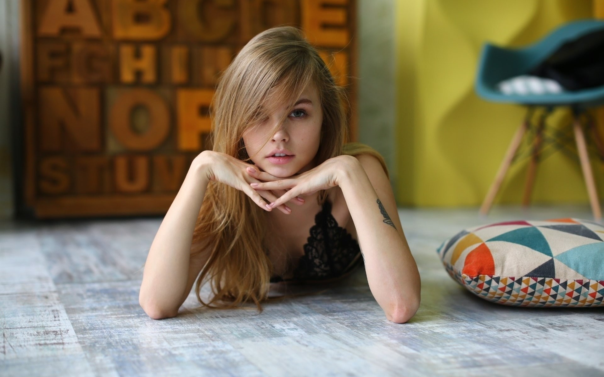 1080P, child, leisure activity, blond hair, headshot, head in hands, portrait, real people, front view, innocence, long hair, pretty girl pictures 1920x1200, HD Wallpaper