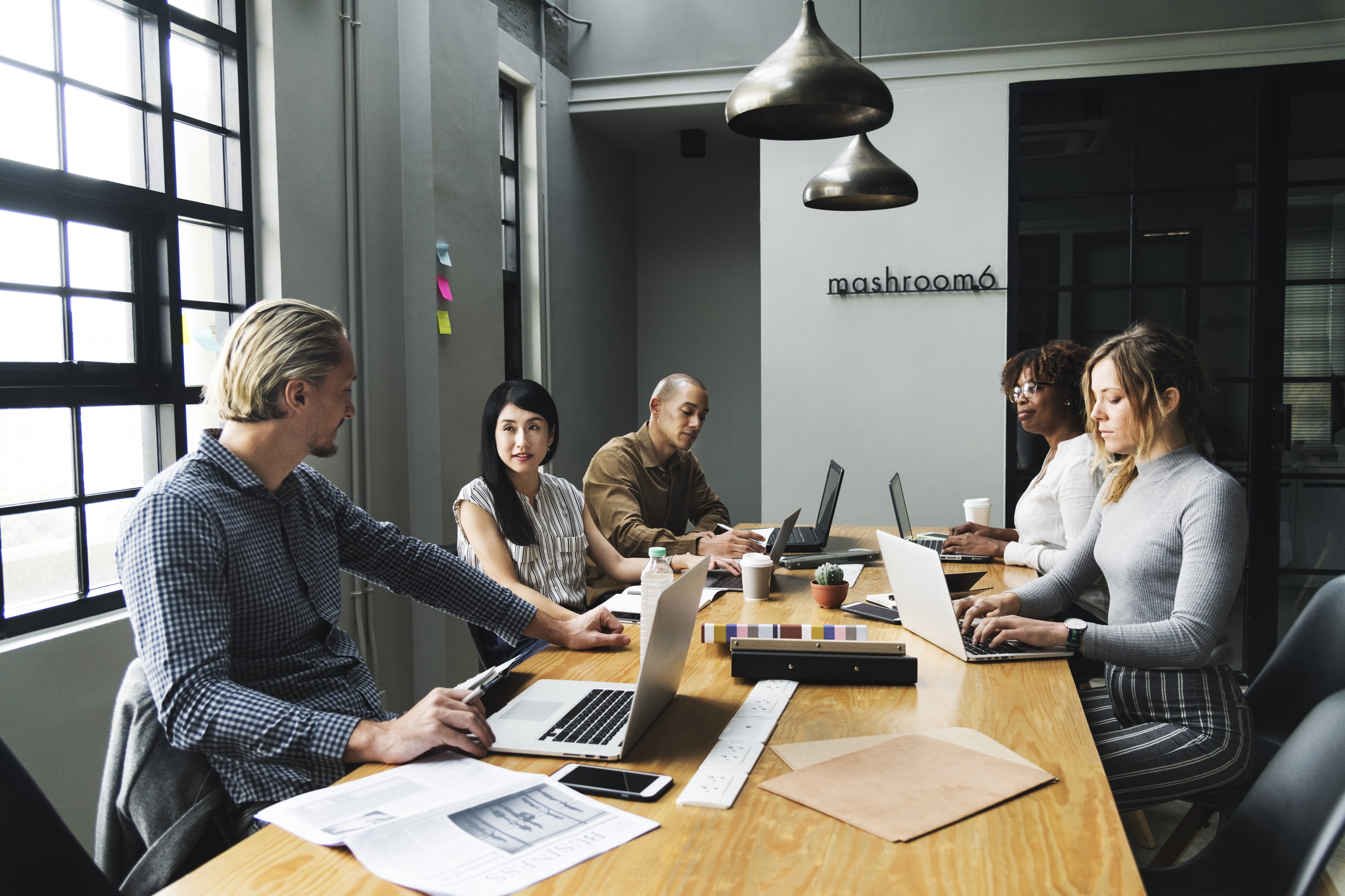 togetherness, wireless technology, communication, table, meeting room, computers, meeting, teamwork, women, together, businesswoman, education, laptop, HD Wallpaper