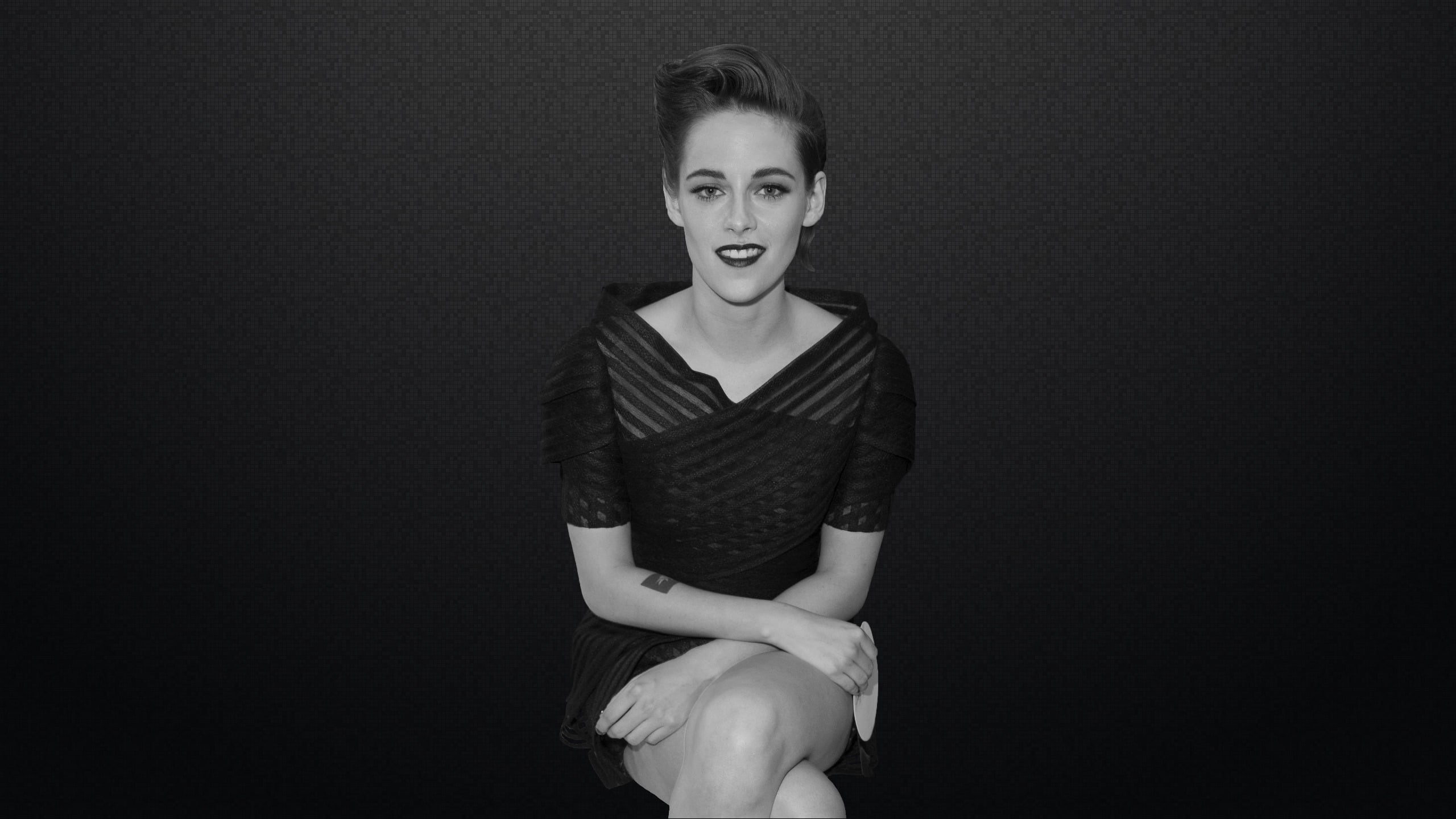 fashion, women, indoors, black background, smiling, hairstyle, sitting, young women, front view, lifestyles, young adult, 2K, Kristen Stewart, stewart, HD Wallpaper
