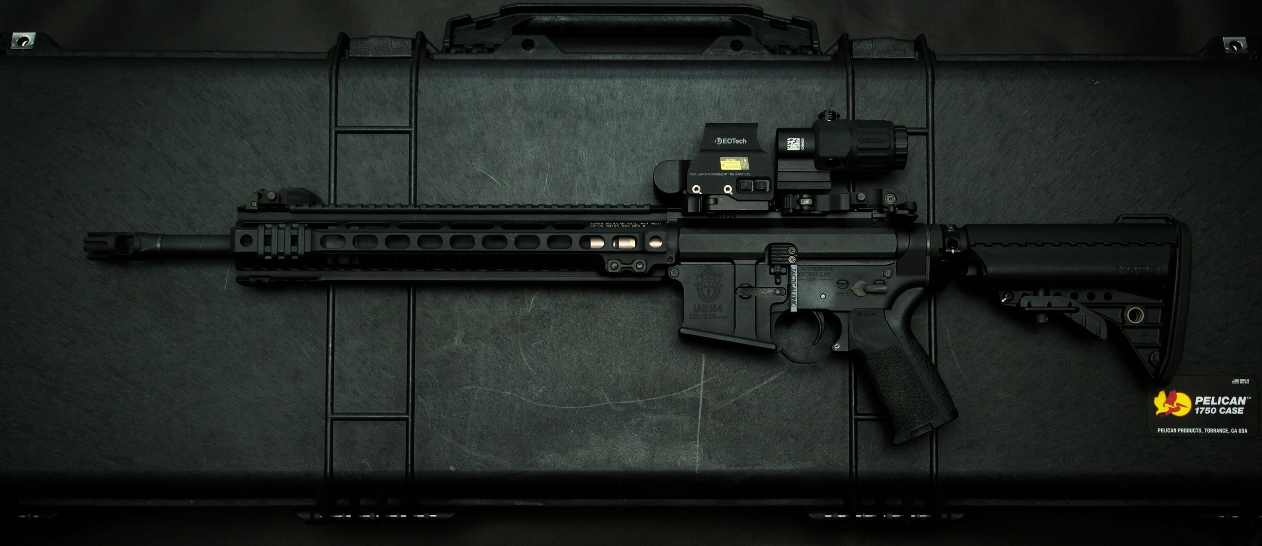 wall - building feature, architecture, no people, communication, security, law, AR-15, machinery, 2K, safety, indoors, weapon, handgun, aggression, assault rifle, HD Wallpaper