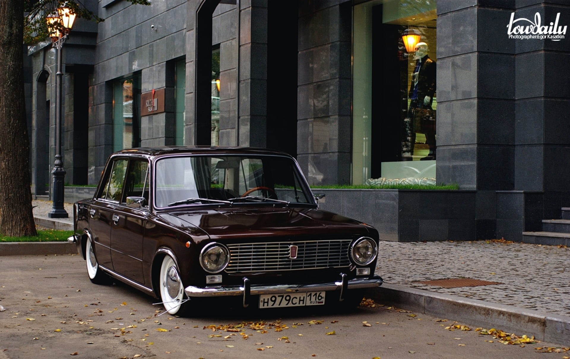 1080P, grille, low Profile Tires, outdoors, city, sidewalk, history, old-fashioned, city Life, vintage Car, british Culture, american Culture, nostalgia, HD Wallpaper