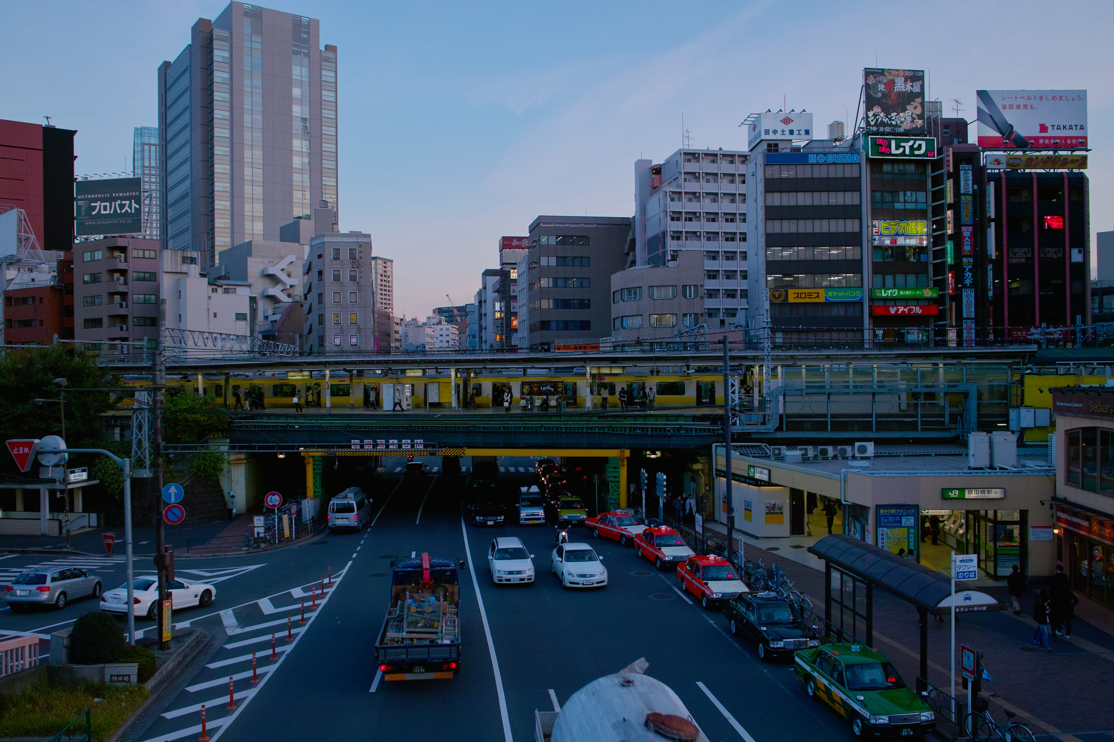 city street, modern, land vehicle, city, architecture, street, mode of transportation, japan, bridge, shinjuku-ku, road marking, station, 4K, railway, HD Wallpaper
