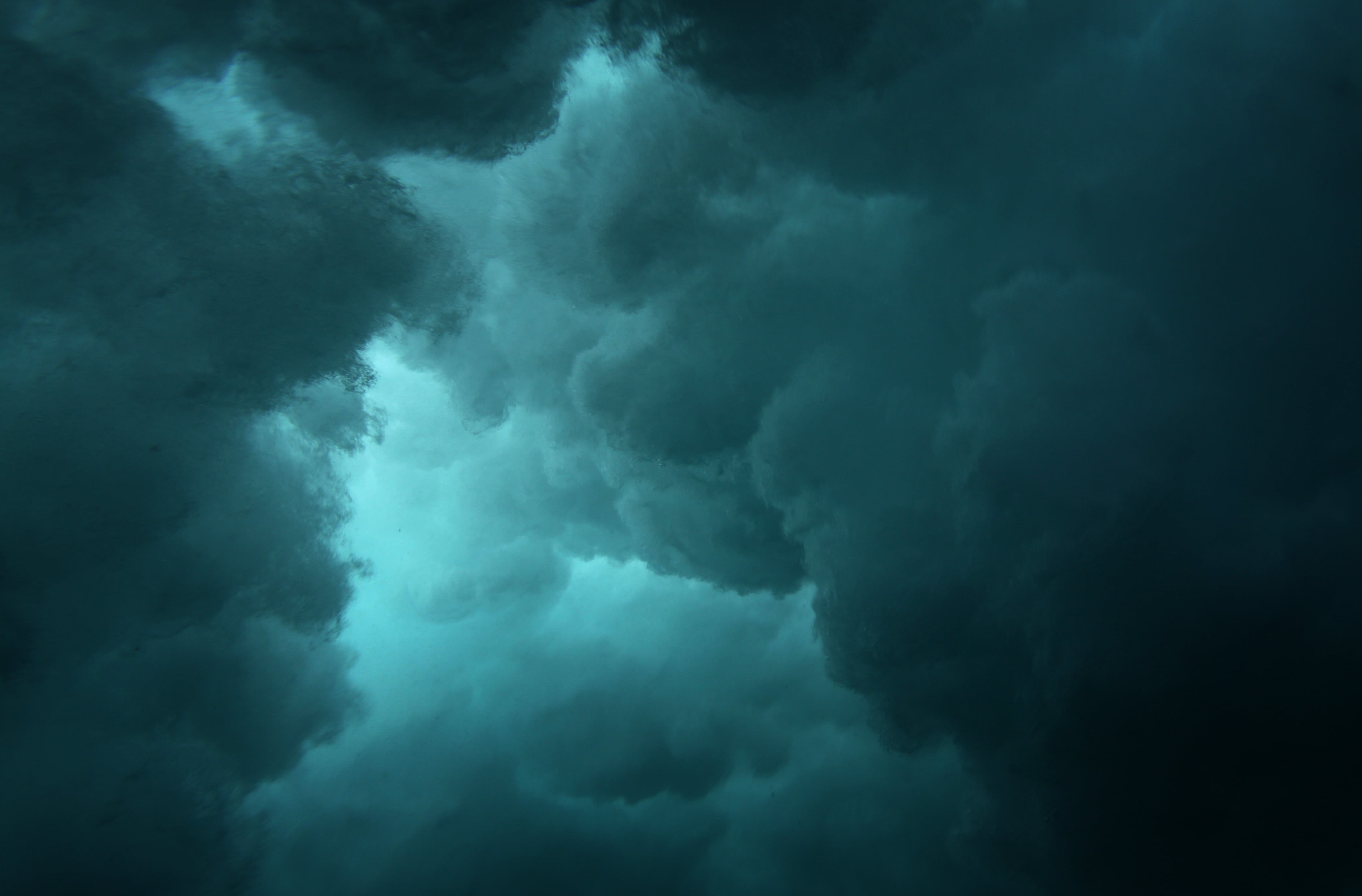 power in nature, torrential rain, wind, storm, overcast, cloud - sky, outdoors, 4K, ominous, dark, meteorology, thunderstorm, night, underwater, rain, HD Wallpaper