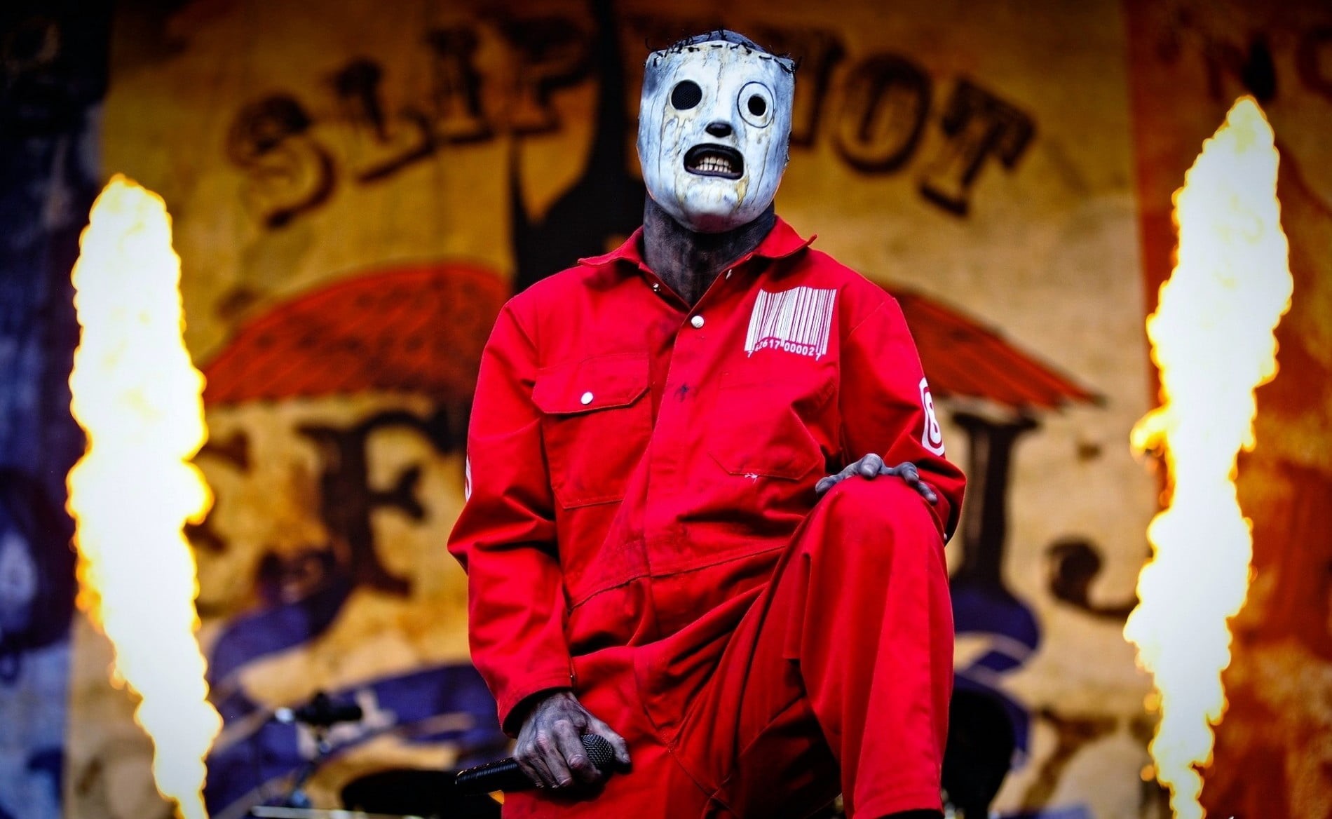 mask, metal band, men, mask - disguise, focus on foreground, Corey Taylor, 720P, red, one person, front view, mystery, adult, unrecognizable person, uniform, HD Wallpaper