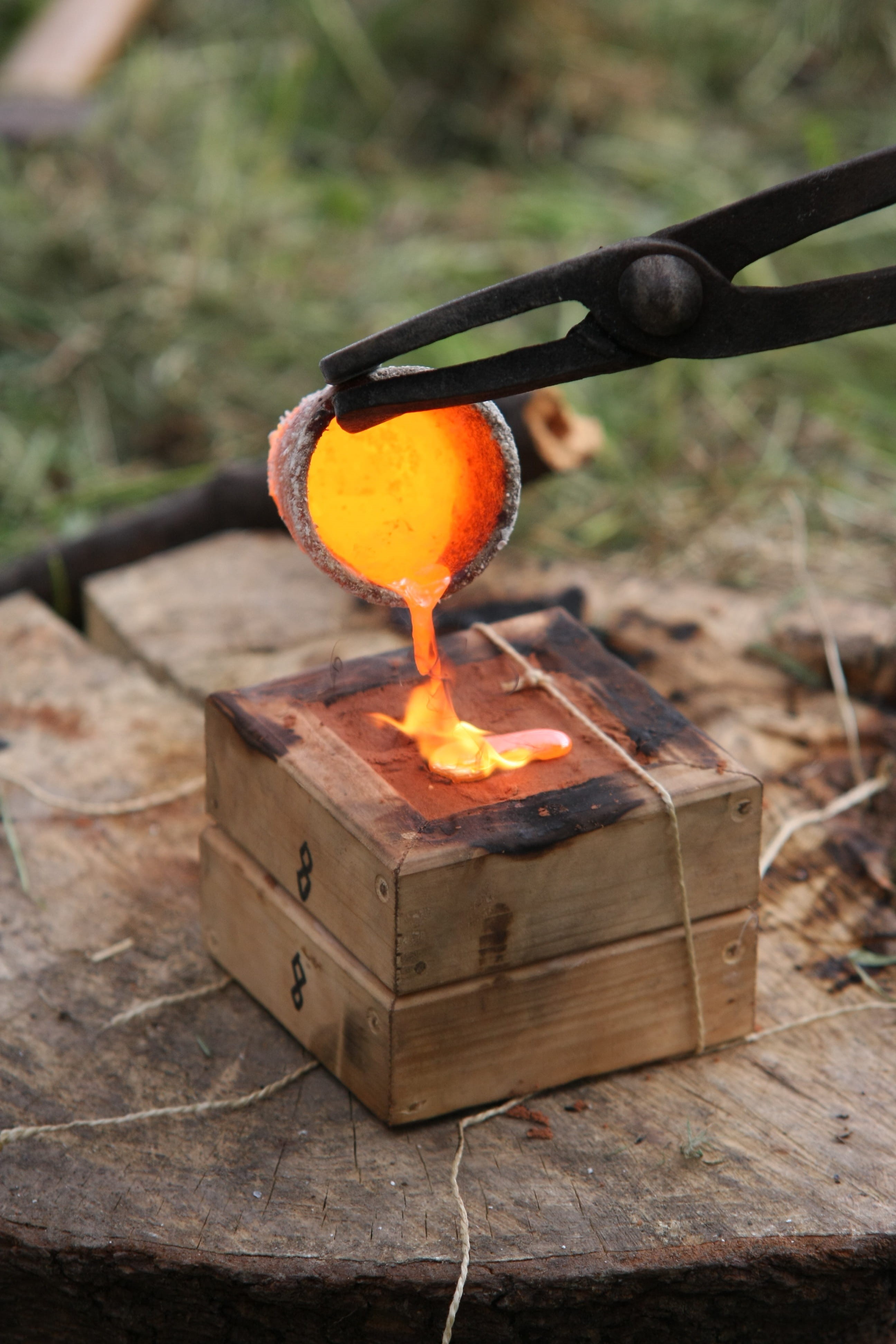 reenactment, nature, bronze cast, melt, no people, bronze, food, food and drink, wood - material, metal, liquid, art and craft, craft, fire - natural phenomenon, Phone HD Wallpaper