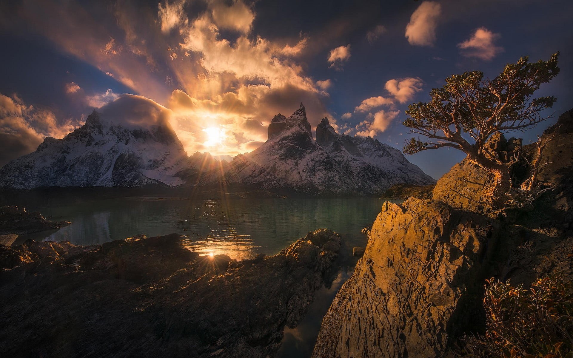 sun rays, trees, tranquil scene, tranquility, mountain range, non-urban scene, snowy peak, sunset, outdoors, idyllic, Torres del Paine, lake, cloud - sky, HD Wallpaper