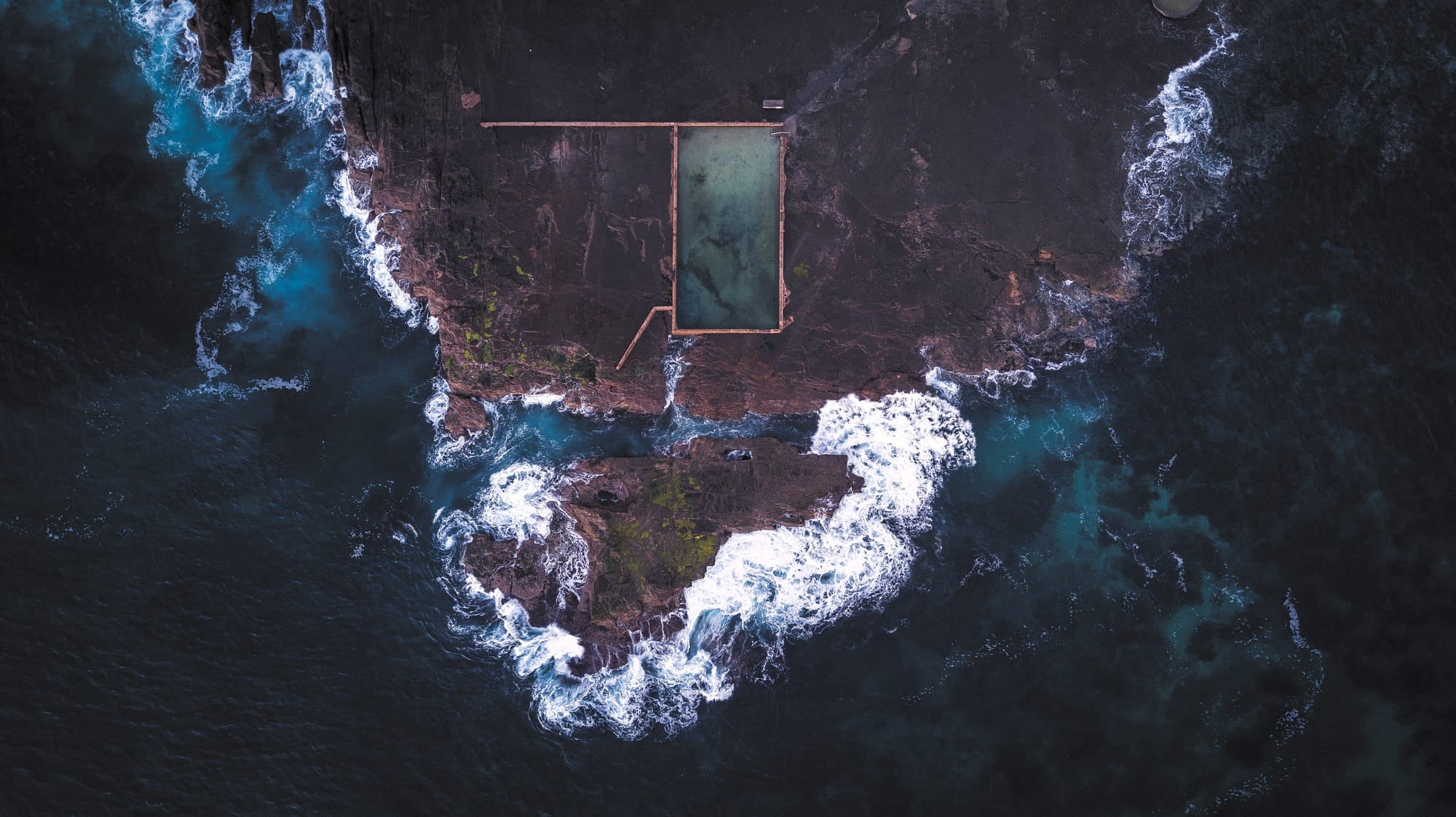 built structure, outdoors, flowing, aerial view, no people, drone, solid, photo, landscape, power in nature, flowing water, architecture, island, nature, HD Wallpaper
