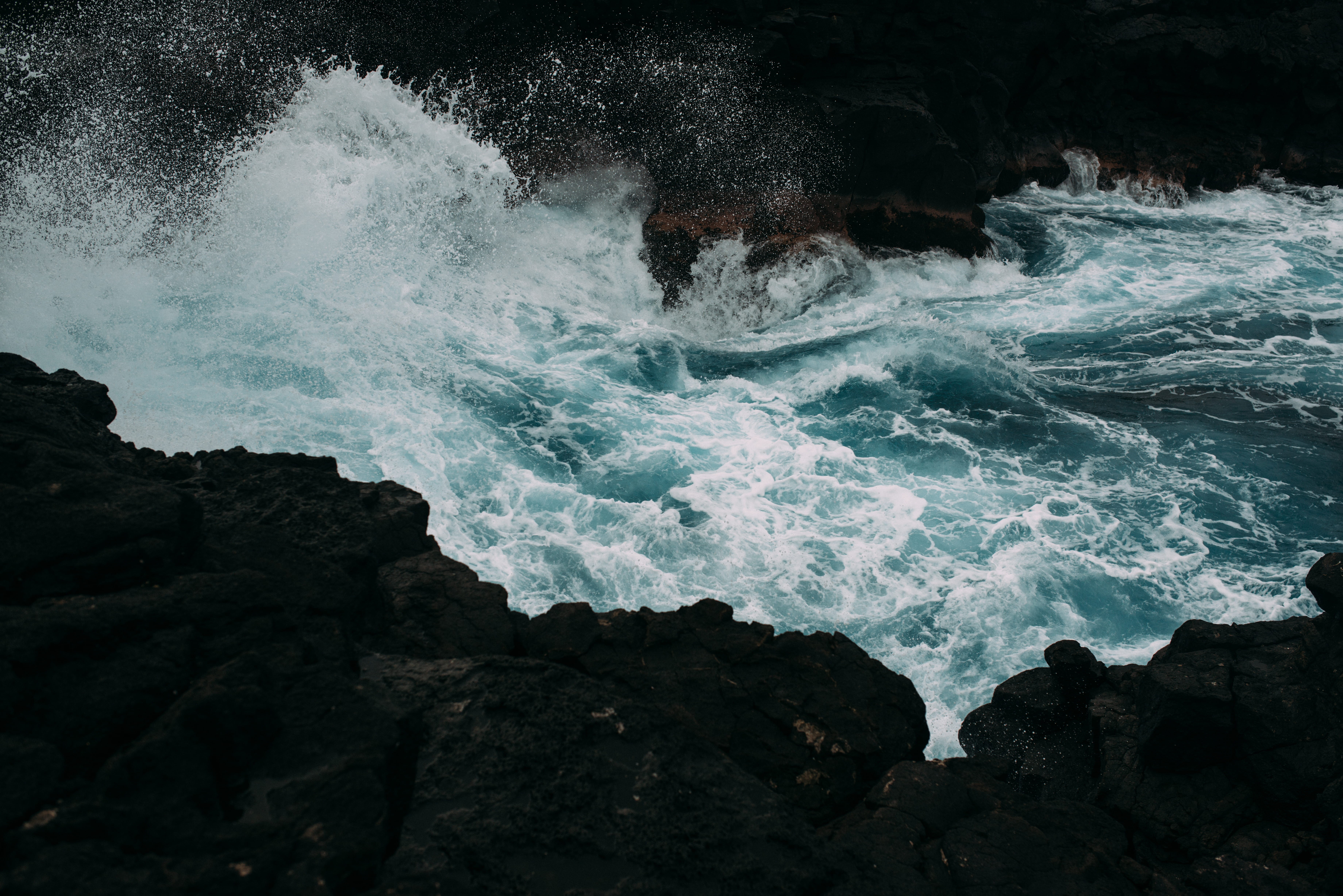 5K, impact, current, waves, coastal, power in nature, breaking, splash, rock, splashing, tide, coastline, solid, motion, black, blue, rock formation, shoreline, HD Wallpaper