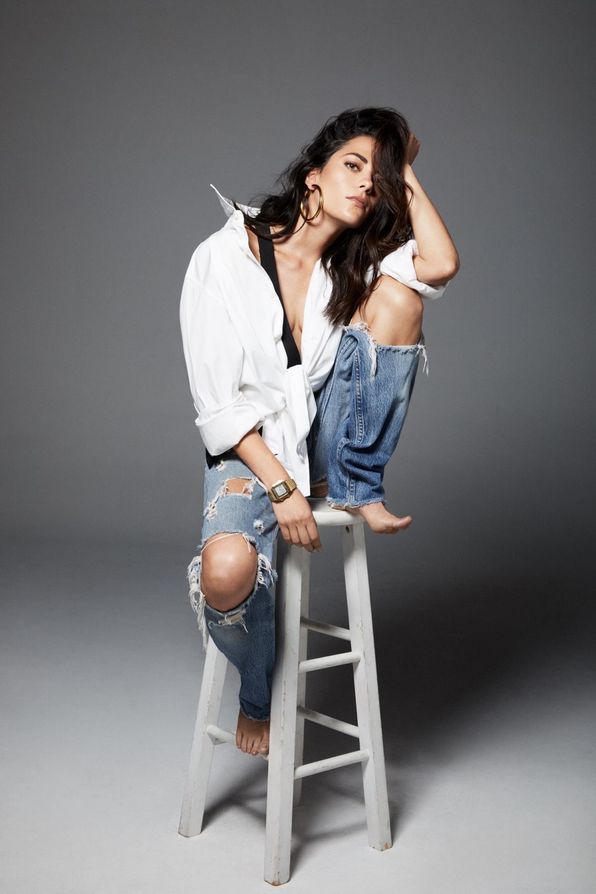 barefoot, actress, sitting, women, long hair, 720P, torn jeans, Inbar Lavi, simple background, brunette, Phone HD Wallpaper