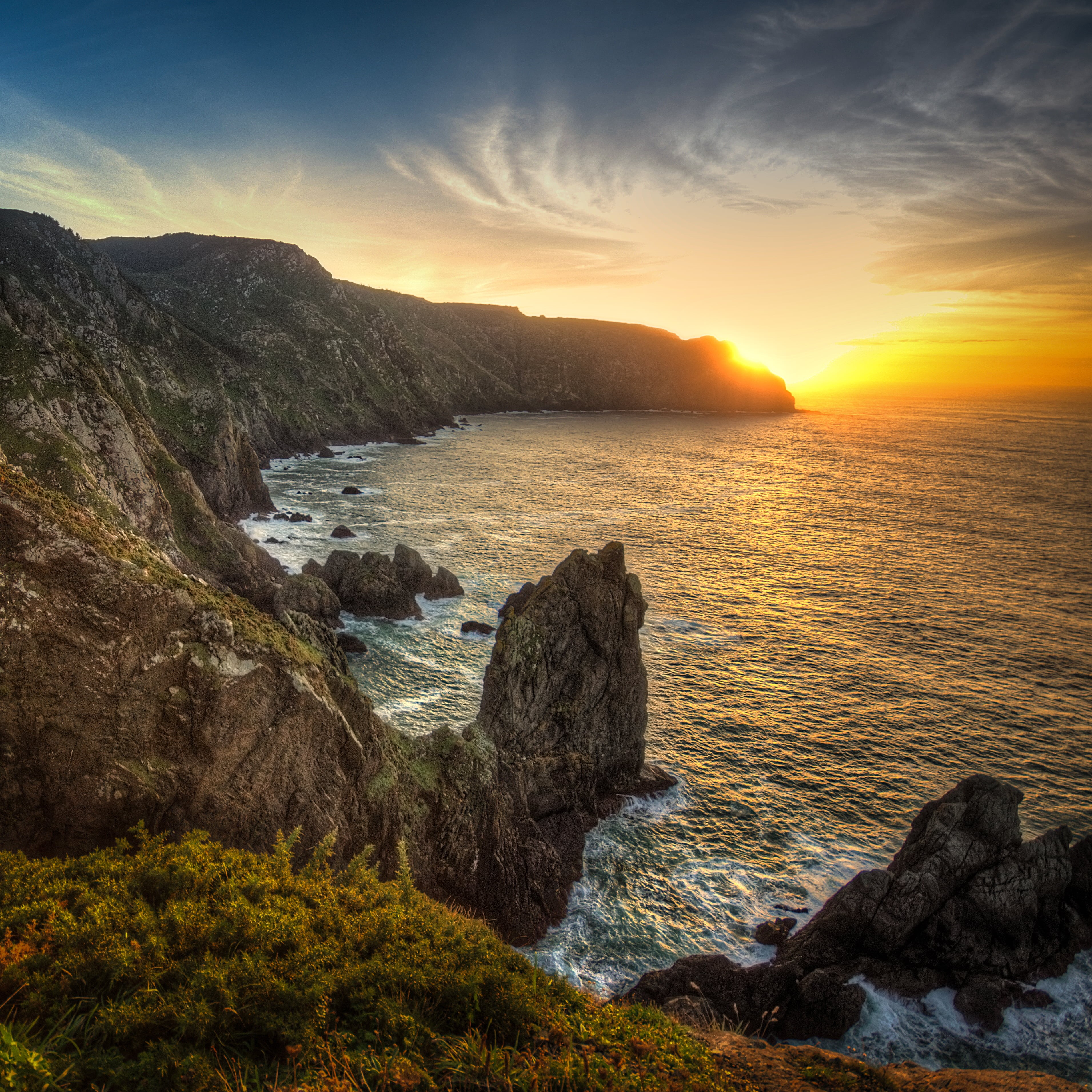 cliff, rock - Object, nature, 2K, galicia, rock, scenics, sea, landscape, formations, hour, gold, sunset, coastline, beach, seashore, Phone HD Wallpaper