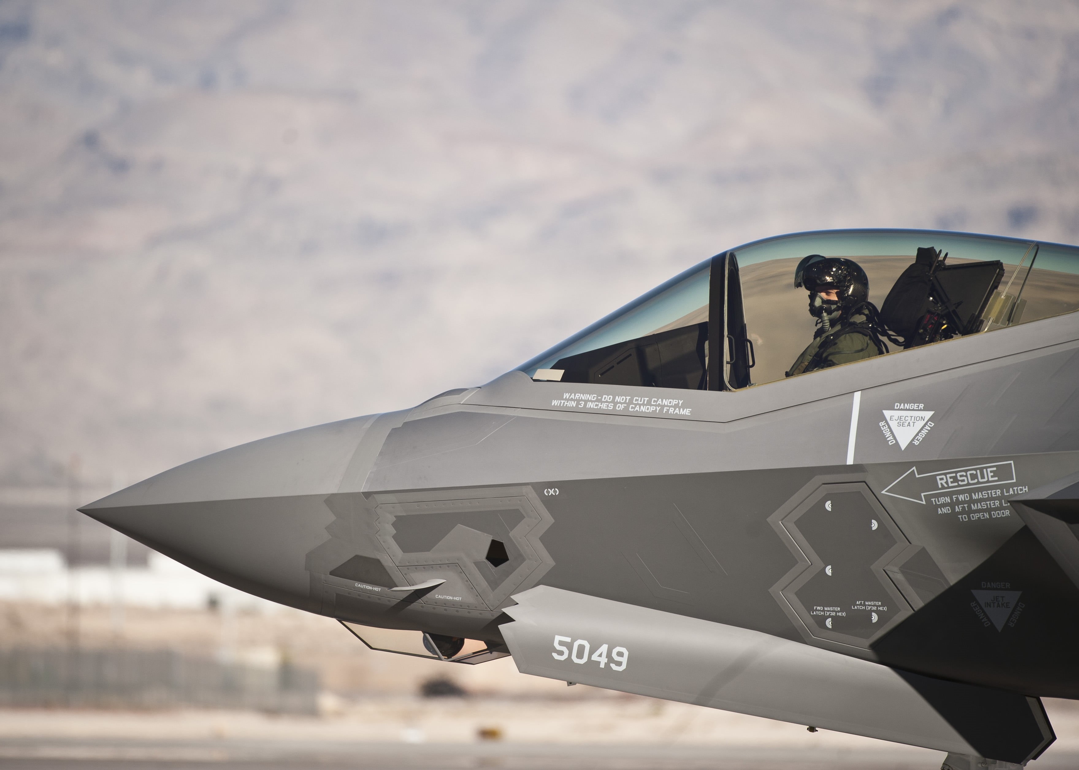 US Air Force, men, expertise, day, transportation, gray, real people, uniform, sky, portrait, Lockheed Martin F-35 Lightning II, military, nature, pilot, HD Wallpaper