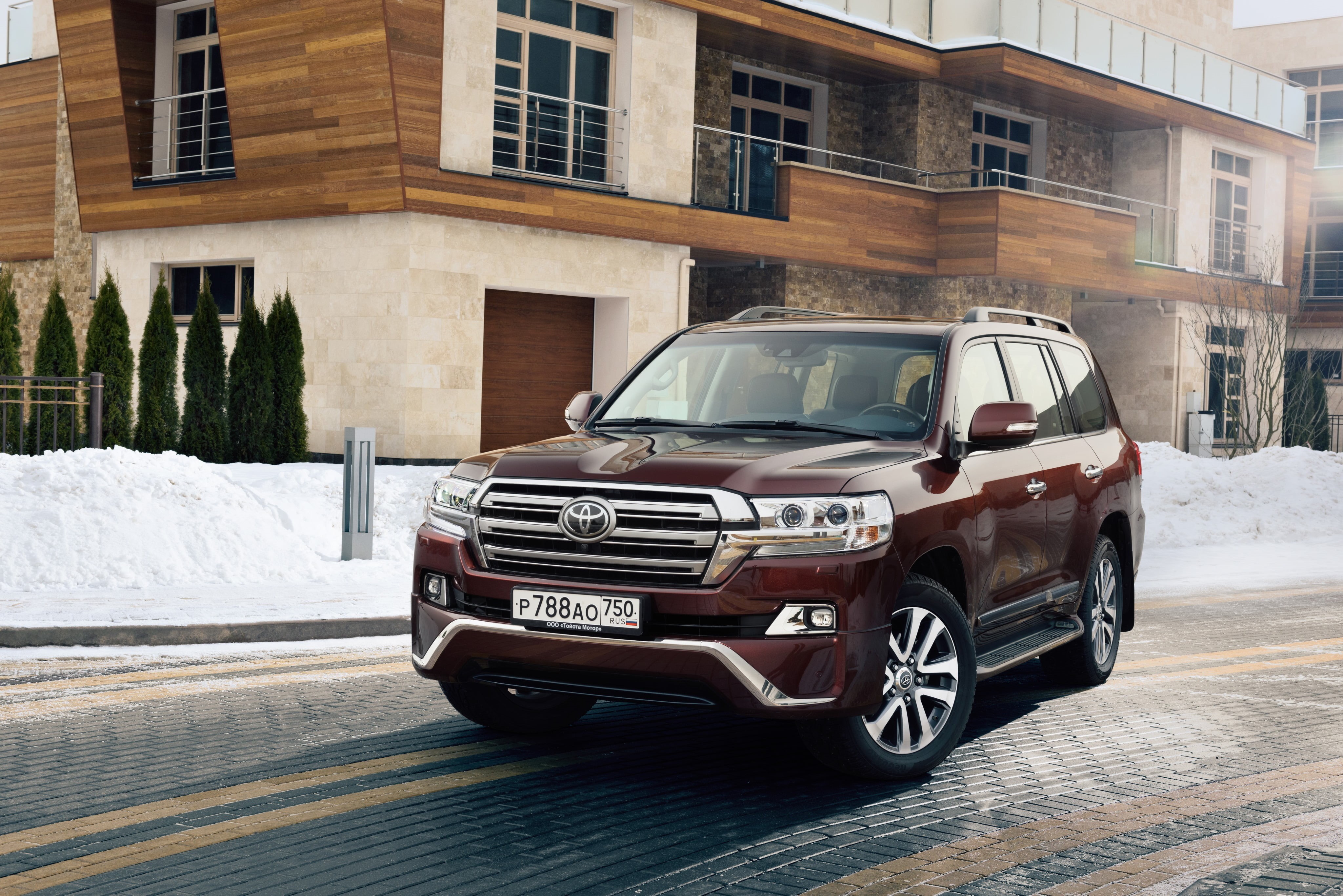 no people, stationary, suv, brown, street, land vehicle, outdoors, city, 4K, building exterior, architecture, parking, built structure, road, nature, day, HD Wallpaper