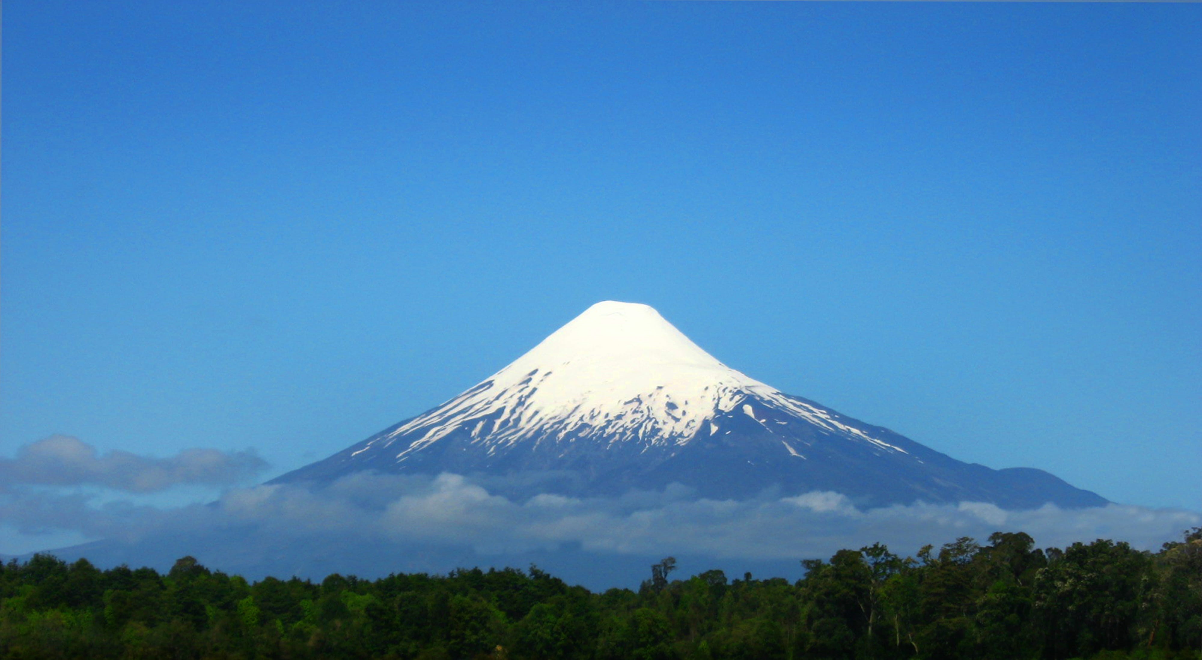 travel destinations, snow, mountain peak, sky, chile, tranquil scene, nature, outdoors, non-urban scene, volcano, tree, plant, volcán osorno, volcanic crater, HD Wallpaper